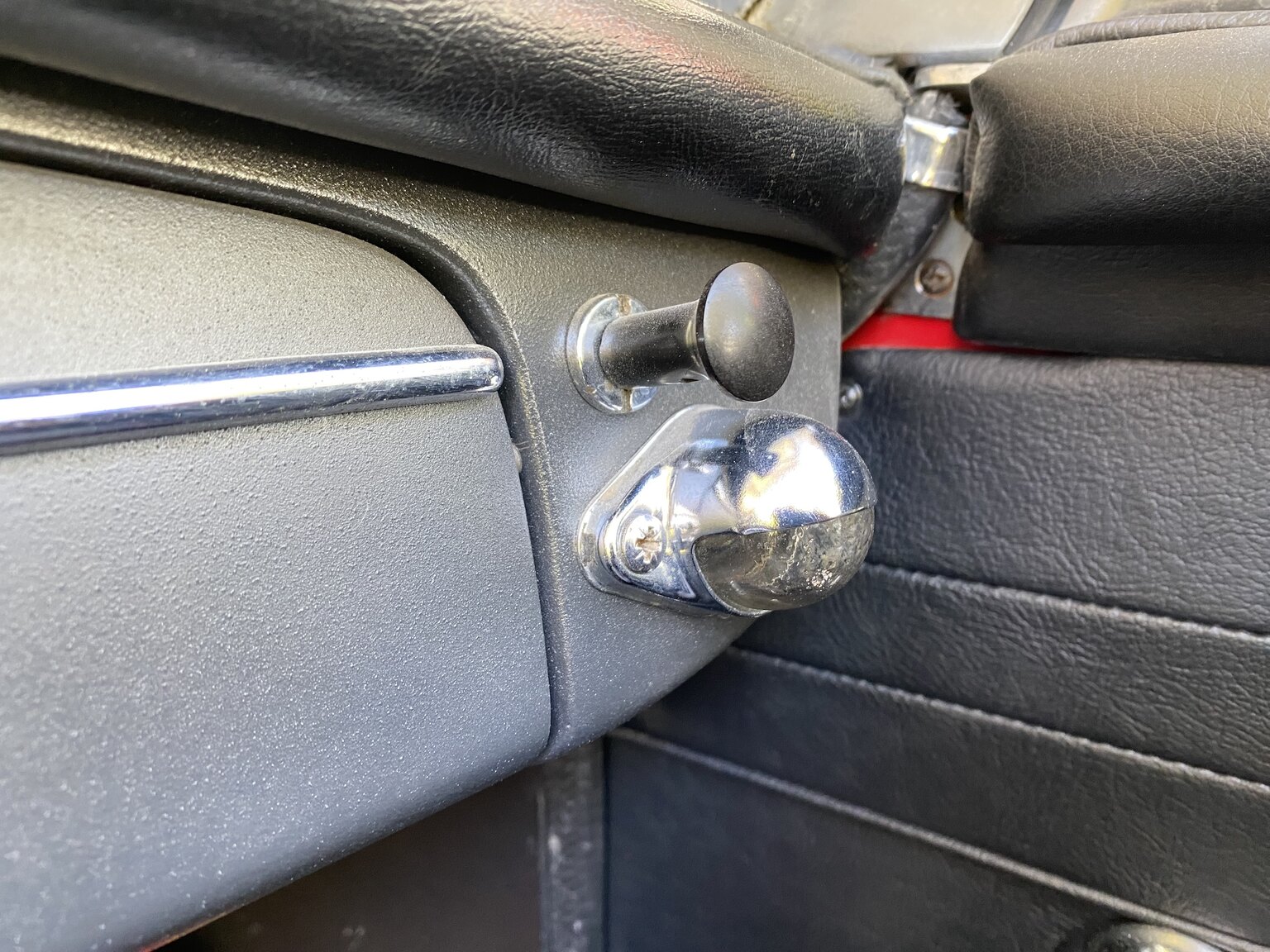 Interior image of 1967 MG MGB 1800
