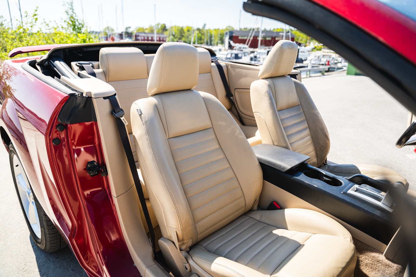 Innenraumfoto von 2005 Ford Mustang GT Cabriolet