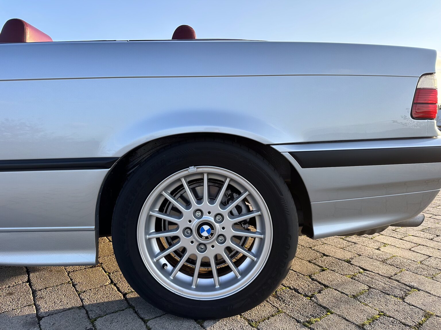 Aussenfoto 1993 BMW 325i Convertible