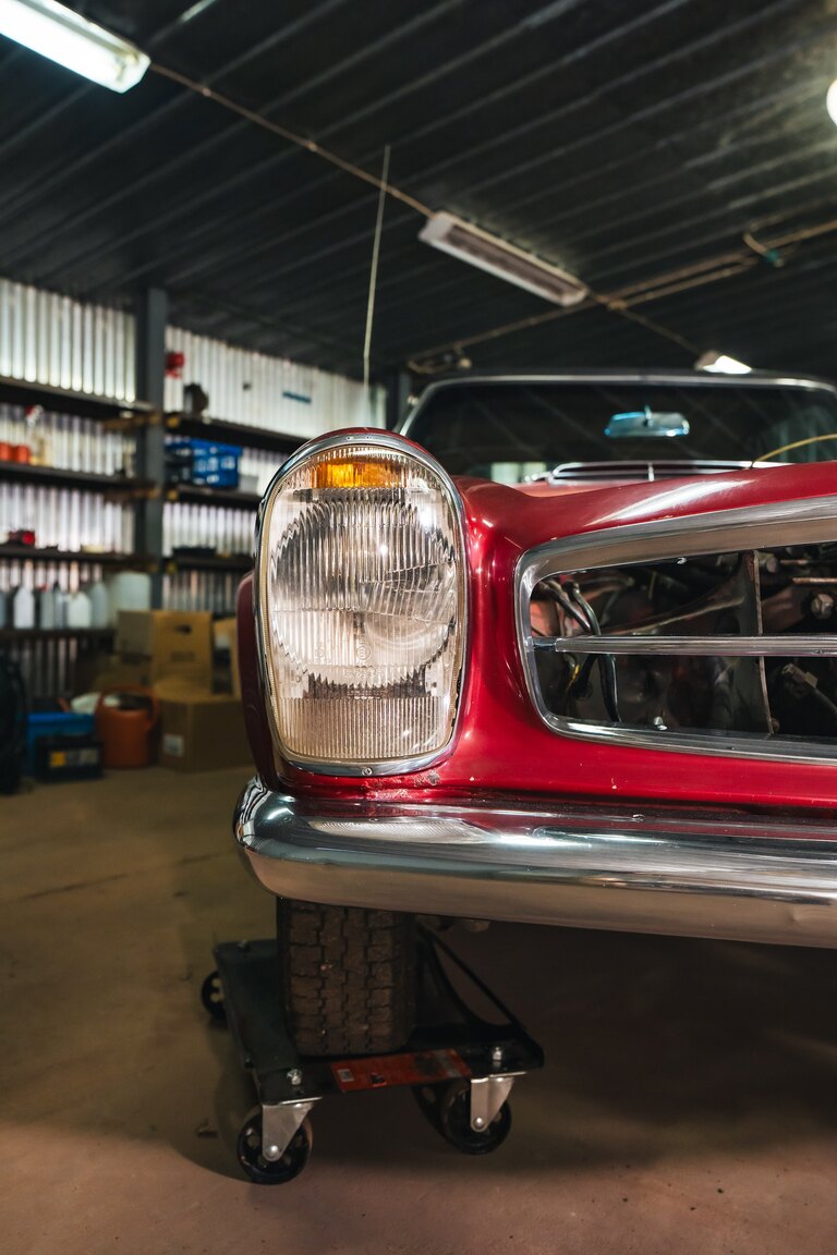 Exteriörbild på 1966 Mercedes-Benz 230 SL 