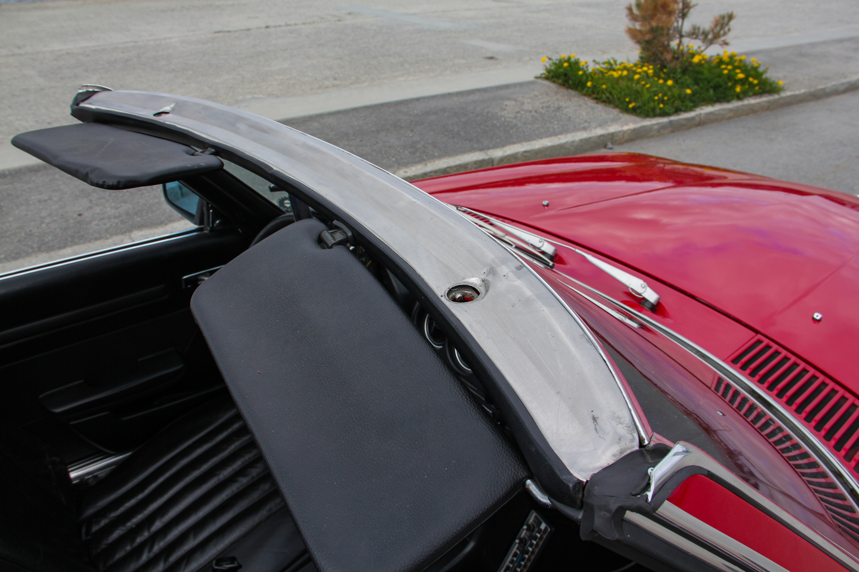 Exteriörbild på 1975 Mercedes-Benz 280 SL