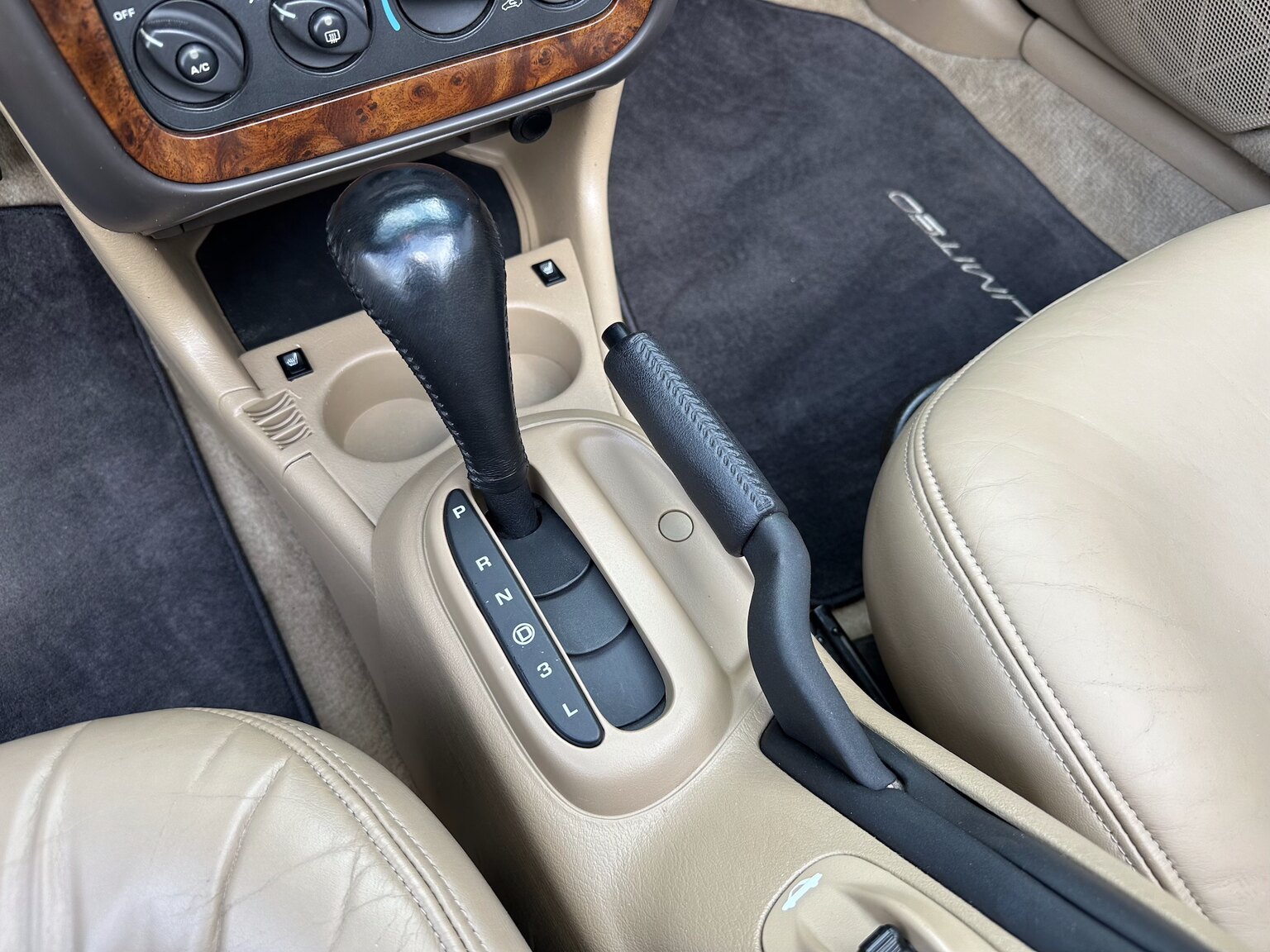 Interior image of 1996 Chrysler Stratus Cabriolet
