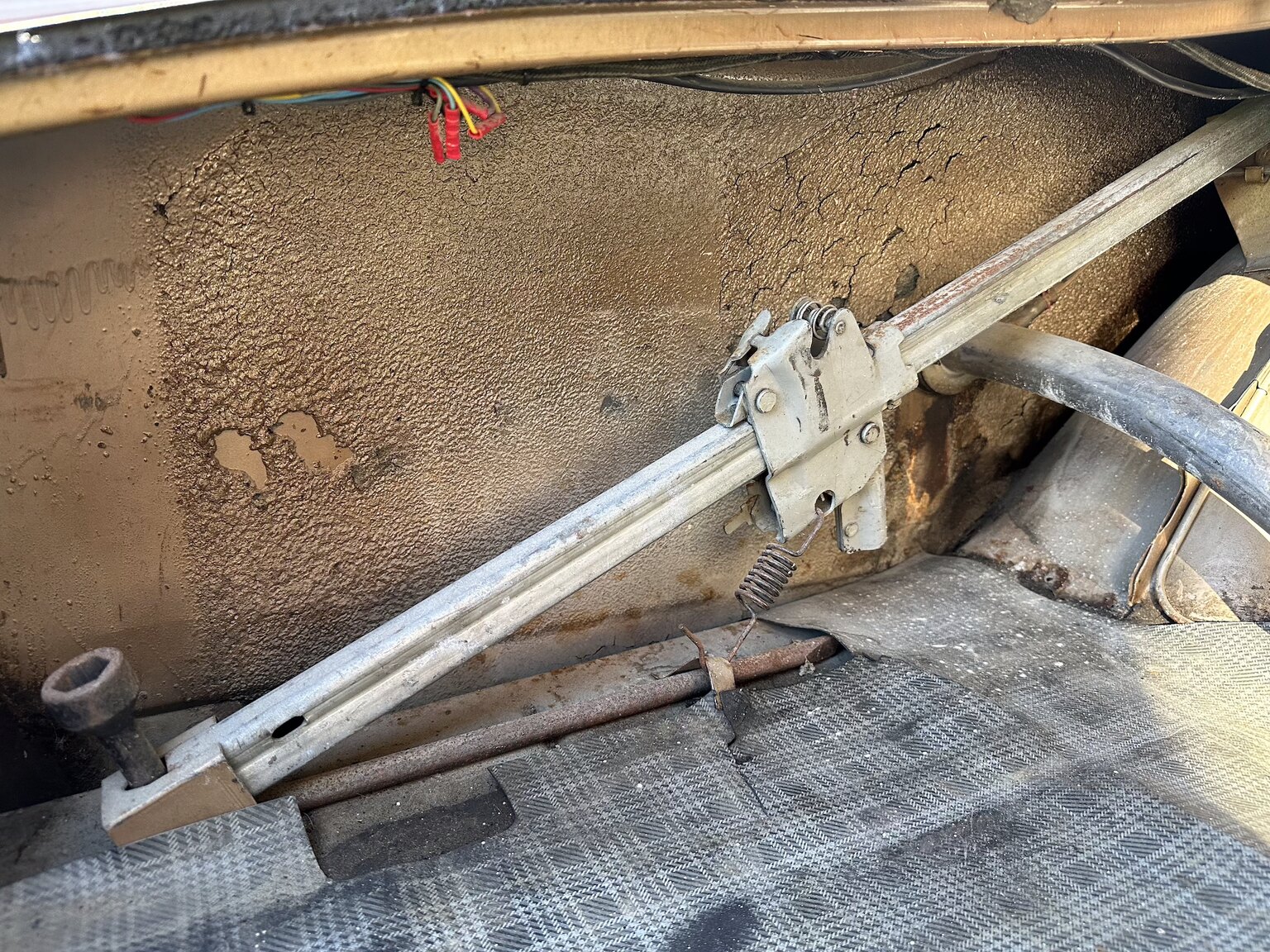 Innenraumfoto von 1966 Plymouth Valiant 100 2-door Sedan