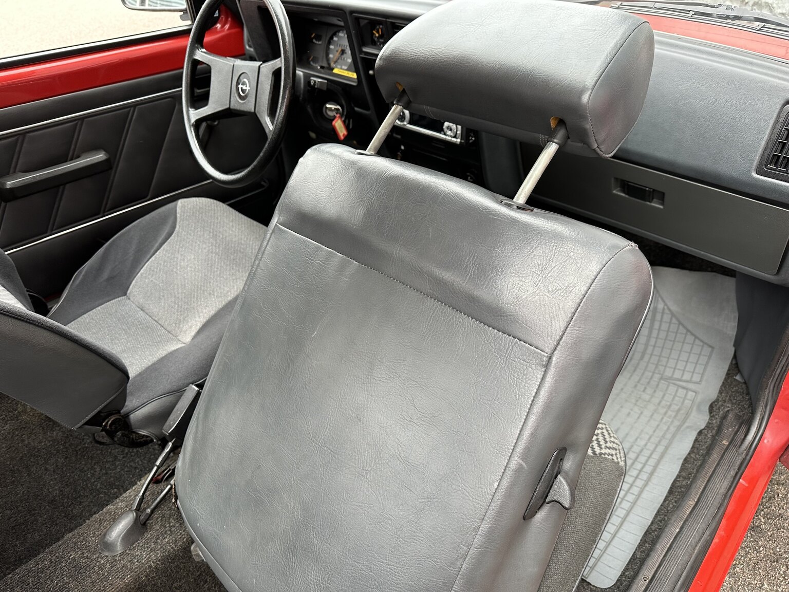 Interior image of 1983 Opel Kadett (39)