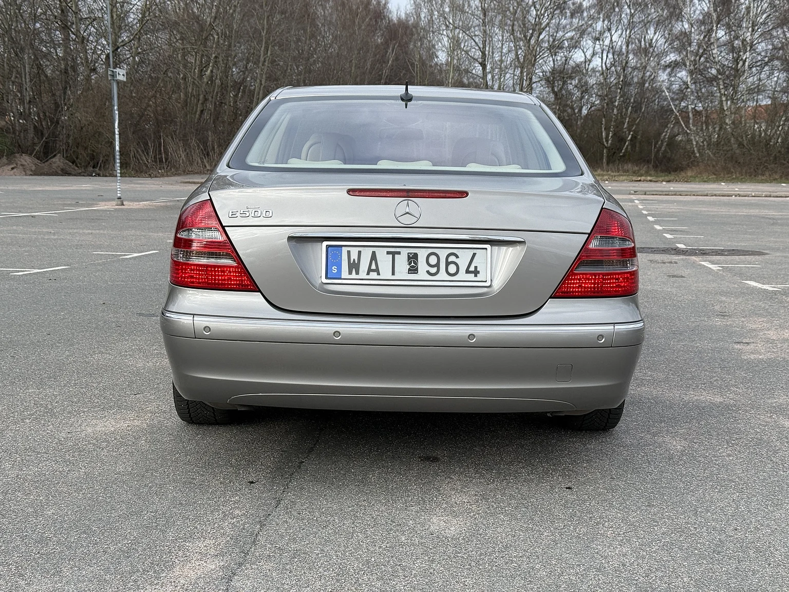 Exteriörbild på 2004 Mercedes-Benz E 500 7G-Tronic (4)