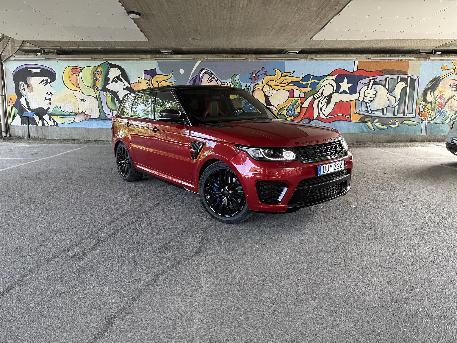Exteriörbild på 2017 Range Rover Sport SVR (3)