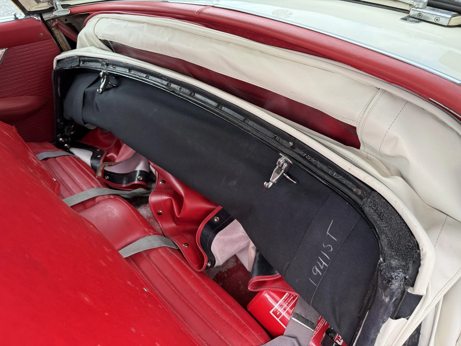 Interiörbild 1957 Ford Thunderbird (14)