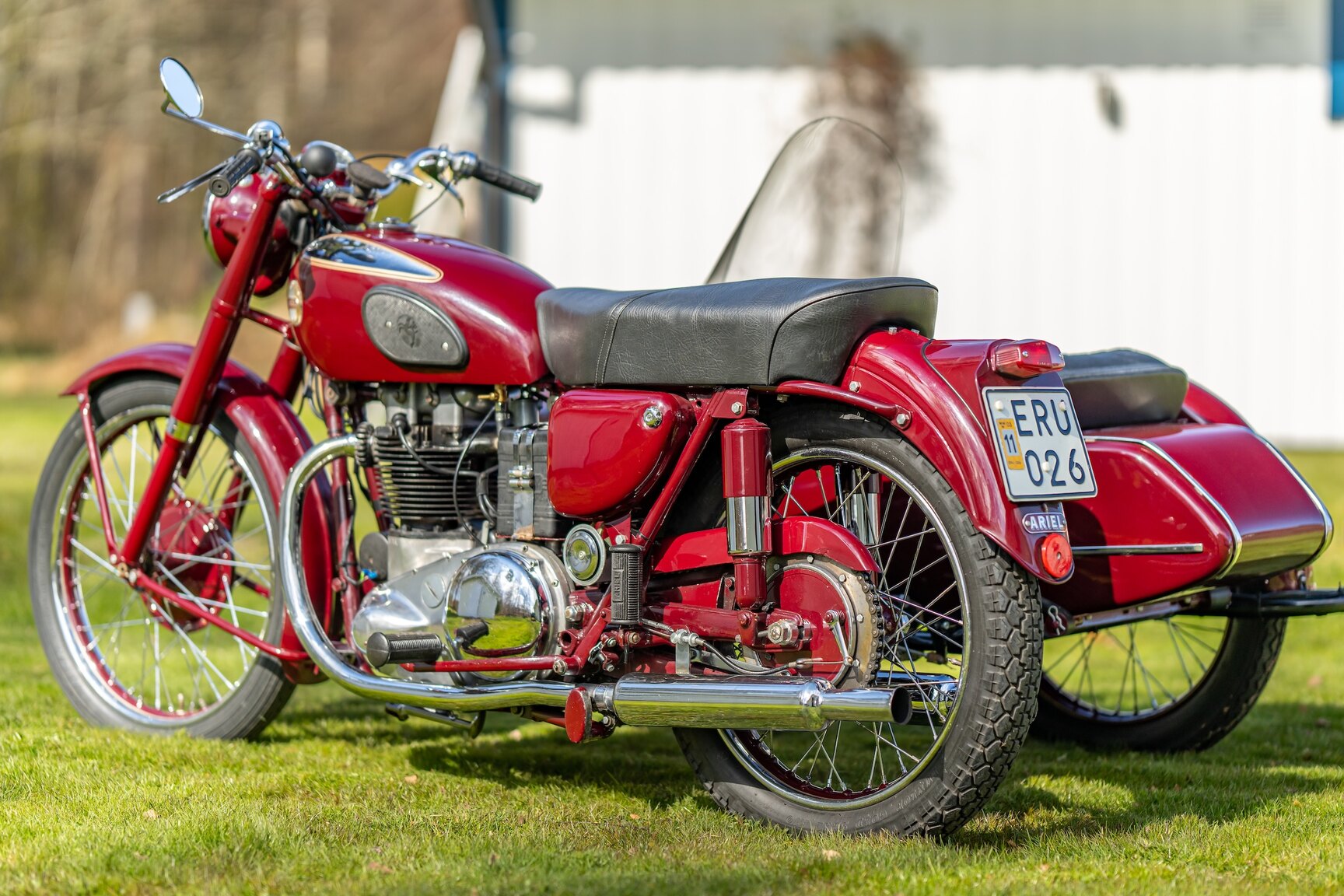 Exteriörbild på 1954 Ariel FH 650 Huntsmaster Twin