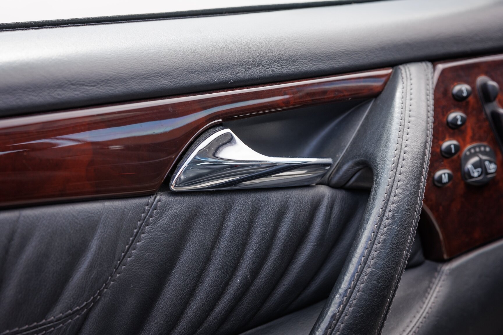 Innenraumfoto von 2000 Mercedes-Benz CL600