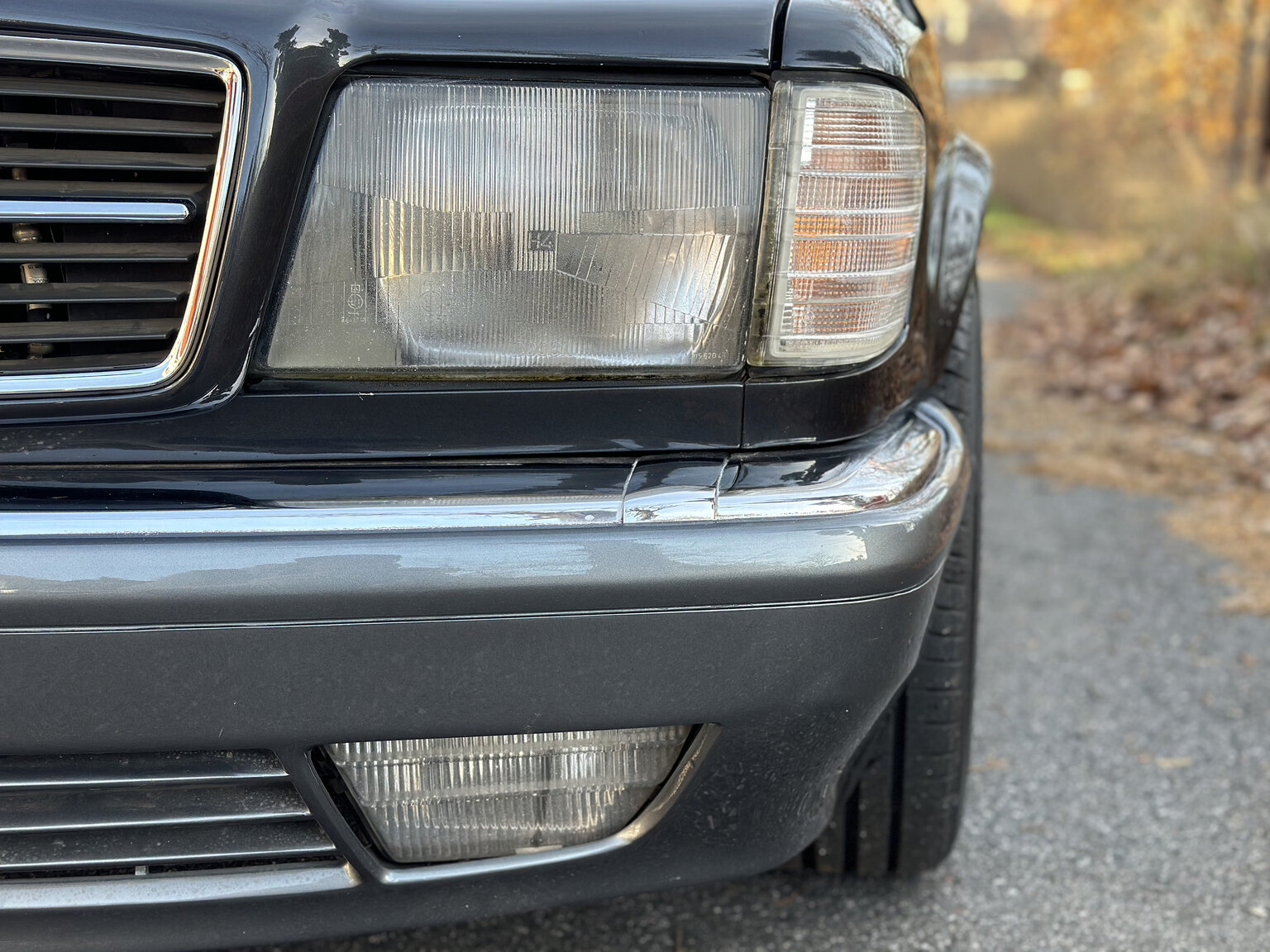 Exteriörbild på 1988 Mercedes 560 SEC