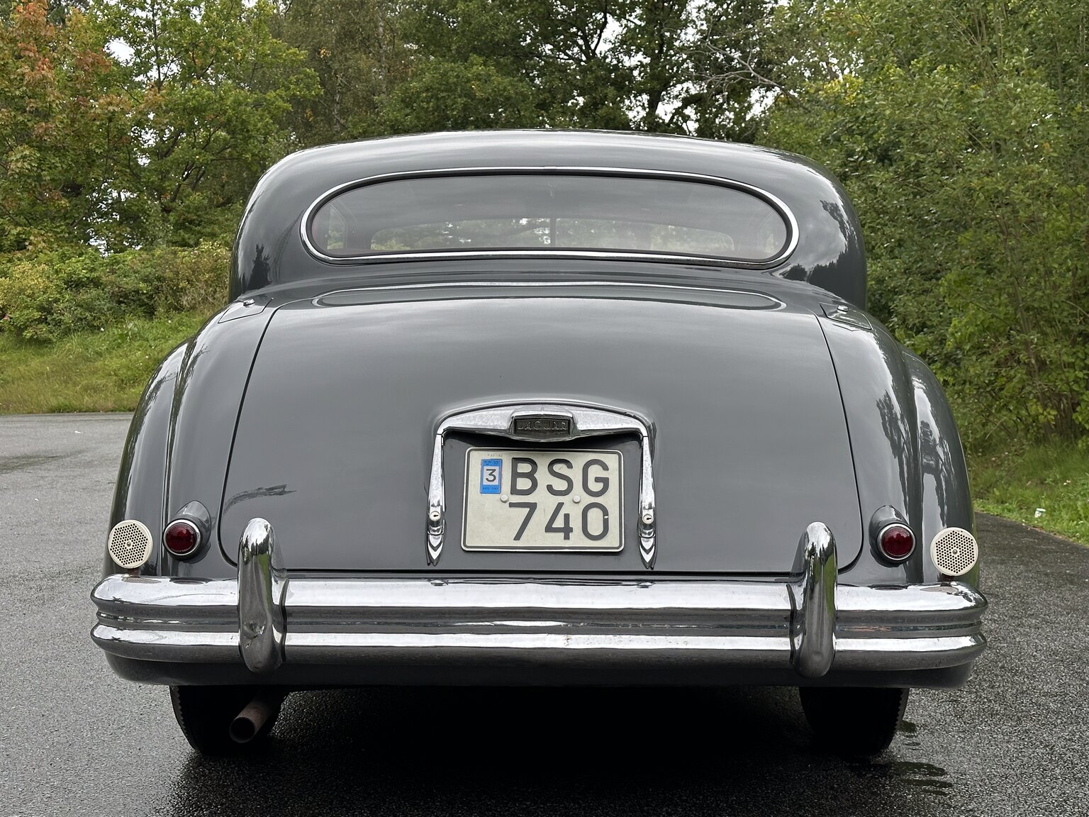 Exterior image of 1954 Jaguar Mark VII Saloon