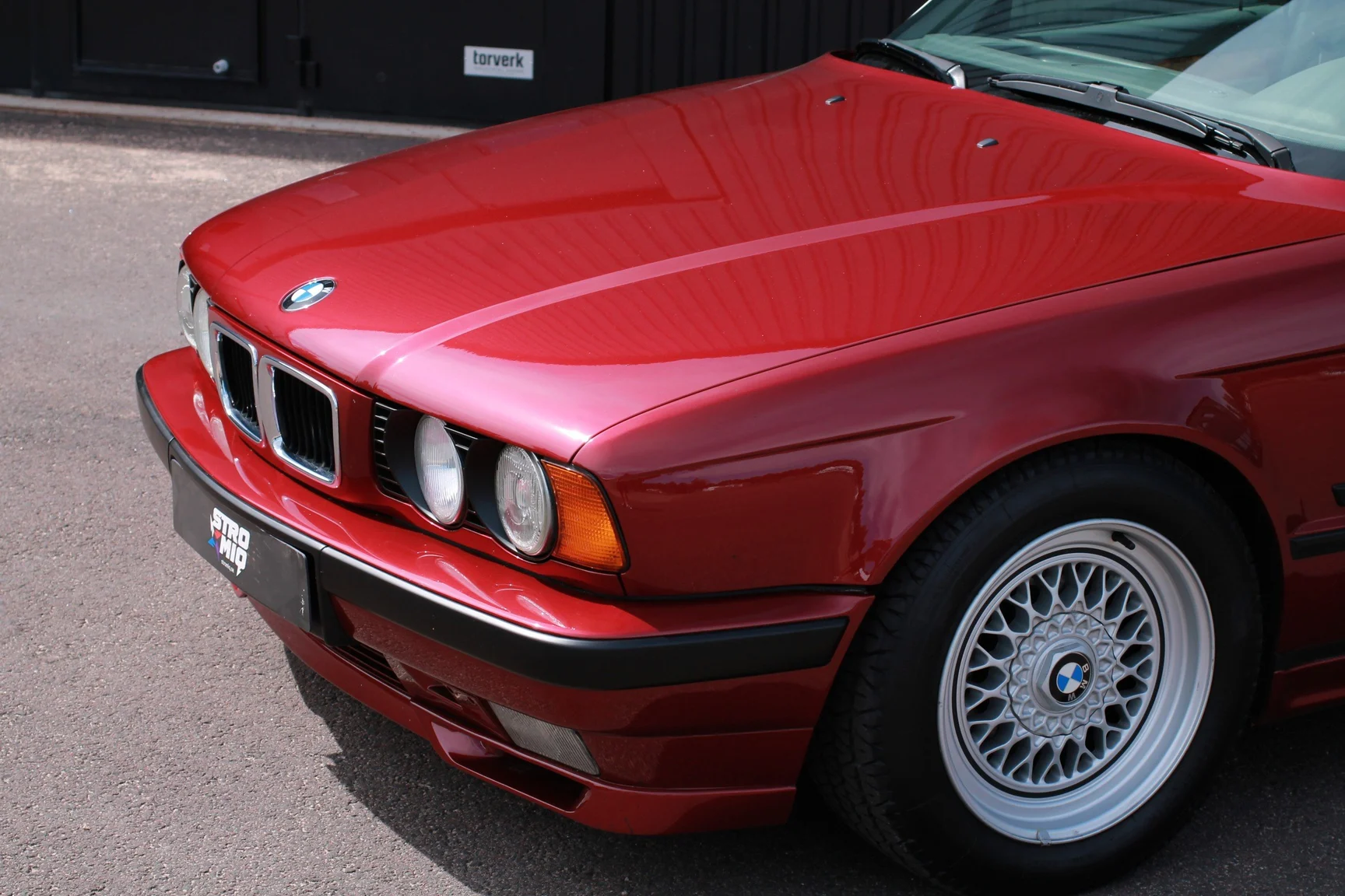 Exteriörbild på 1993 BMW 540i Sedan (10)