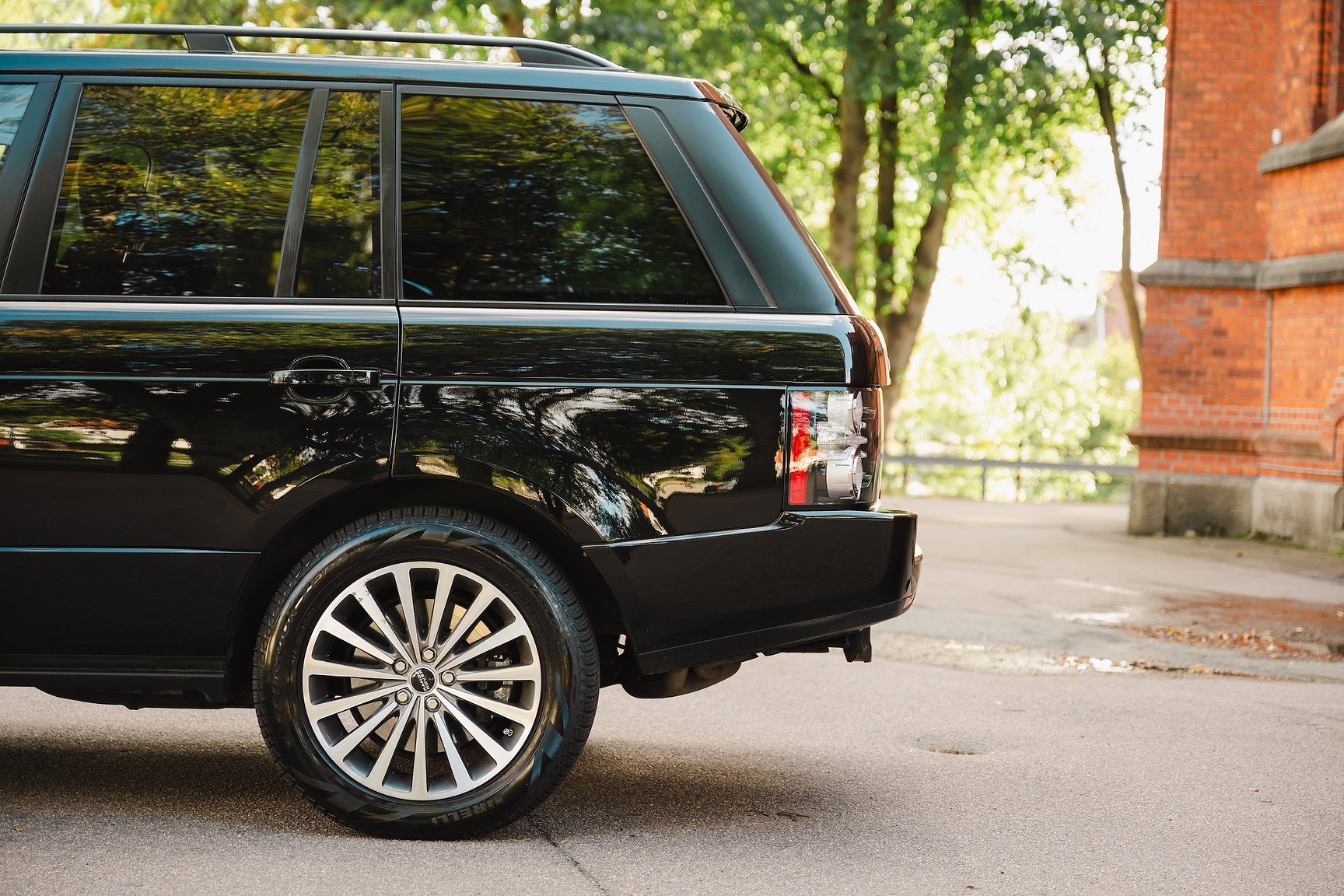 Exterior image of 2012 Range Rover 4.4 TDV8 Westminster 
