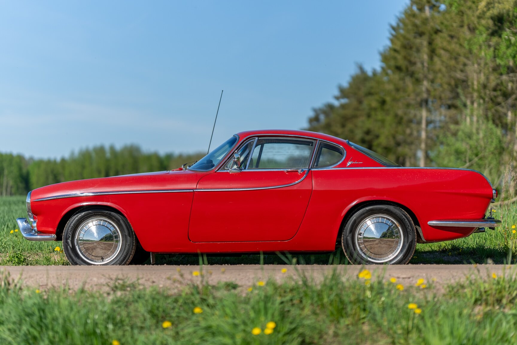 Exterior image of 1961 Volvo P1800