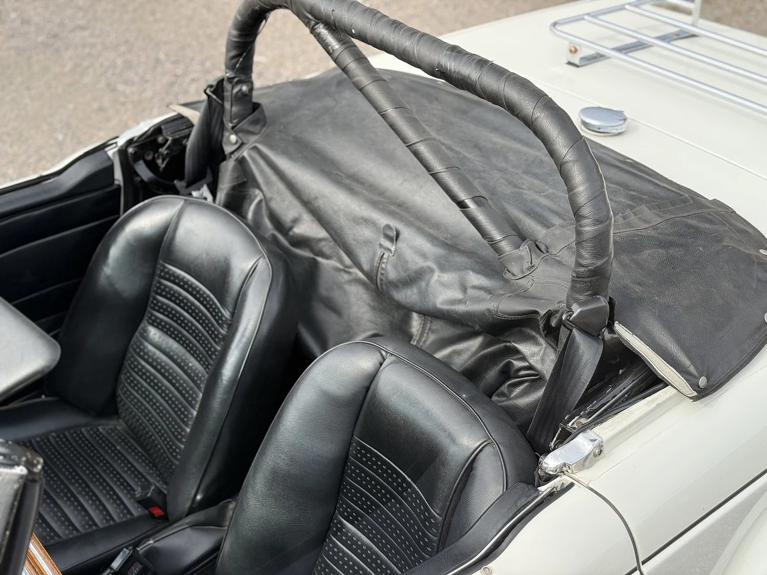 Exteriörbild på 1970 Triumph TR6 (61)