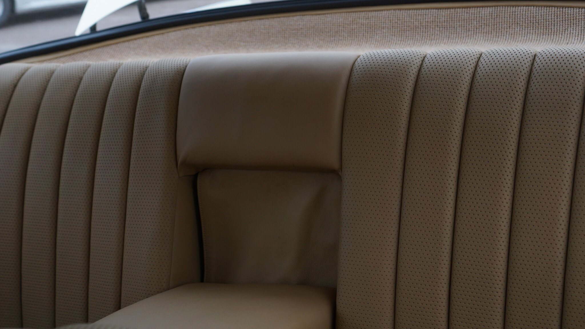 Interior image of 1966 Mercedes-Benz 230 S