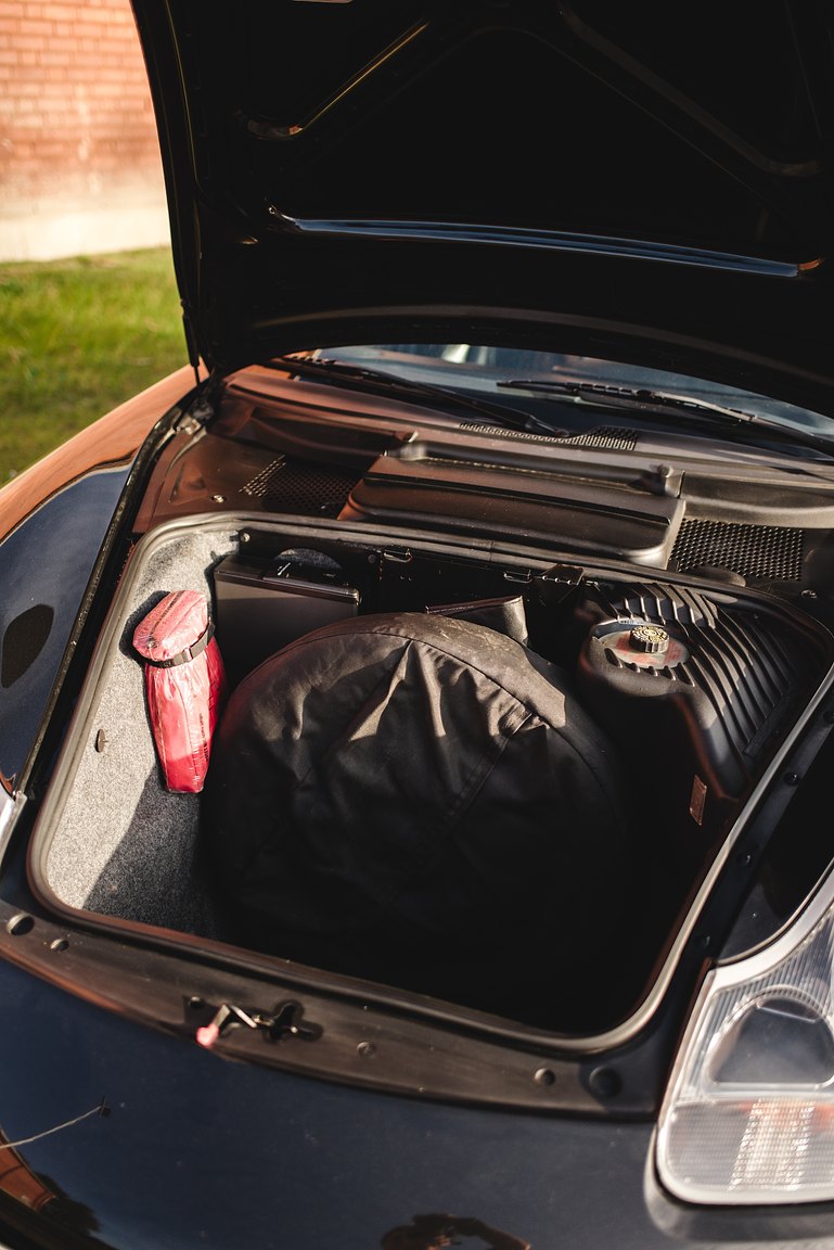 Interior image of 1998 Porsche 996 Carrera 