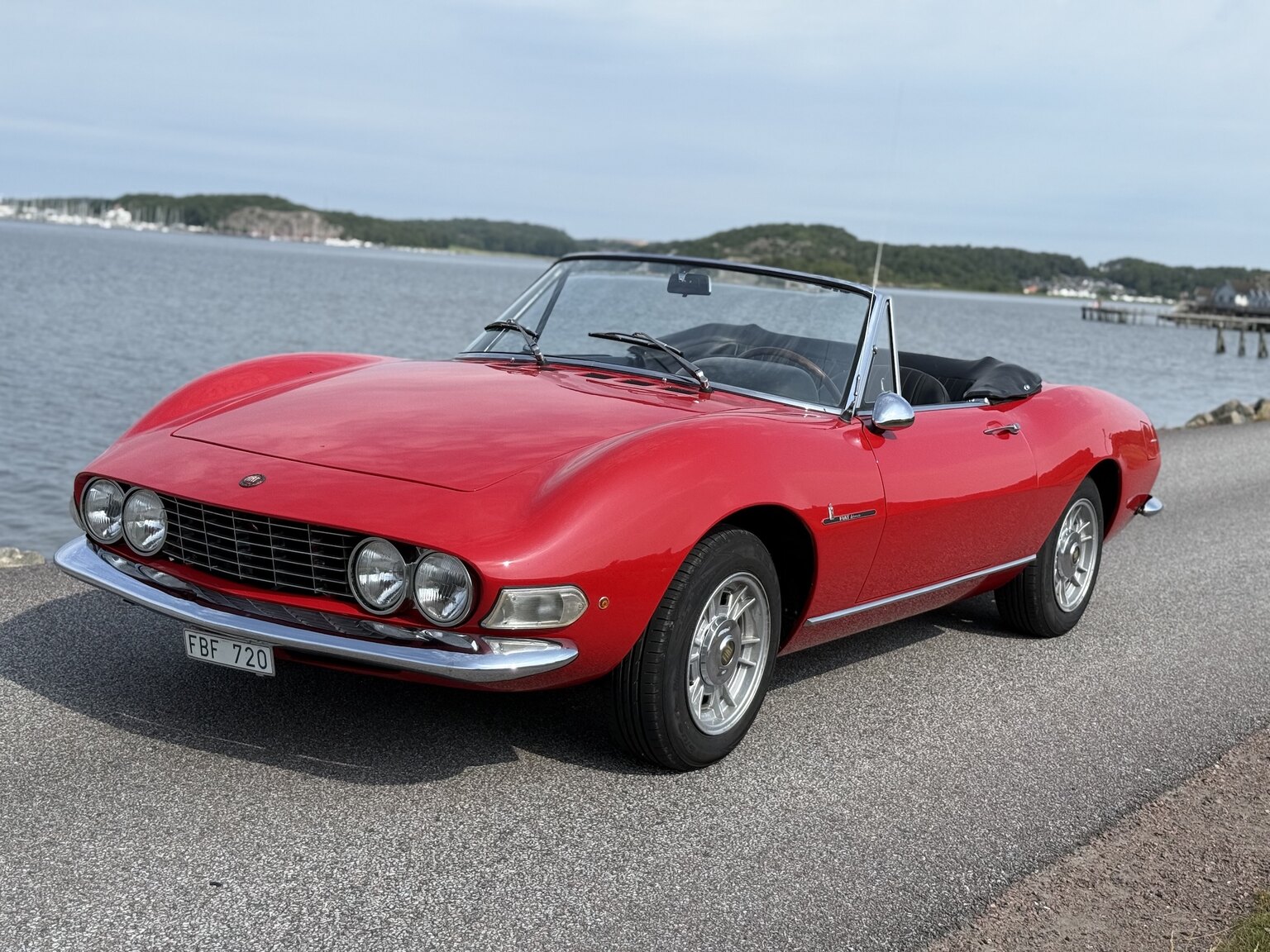 Exterior image of 1968 Fiat Dino Spider
