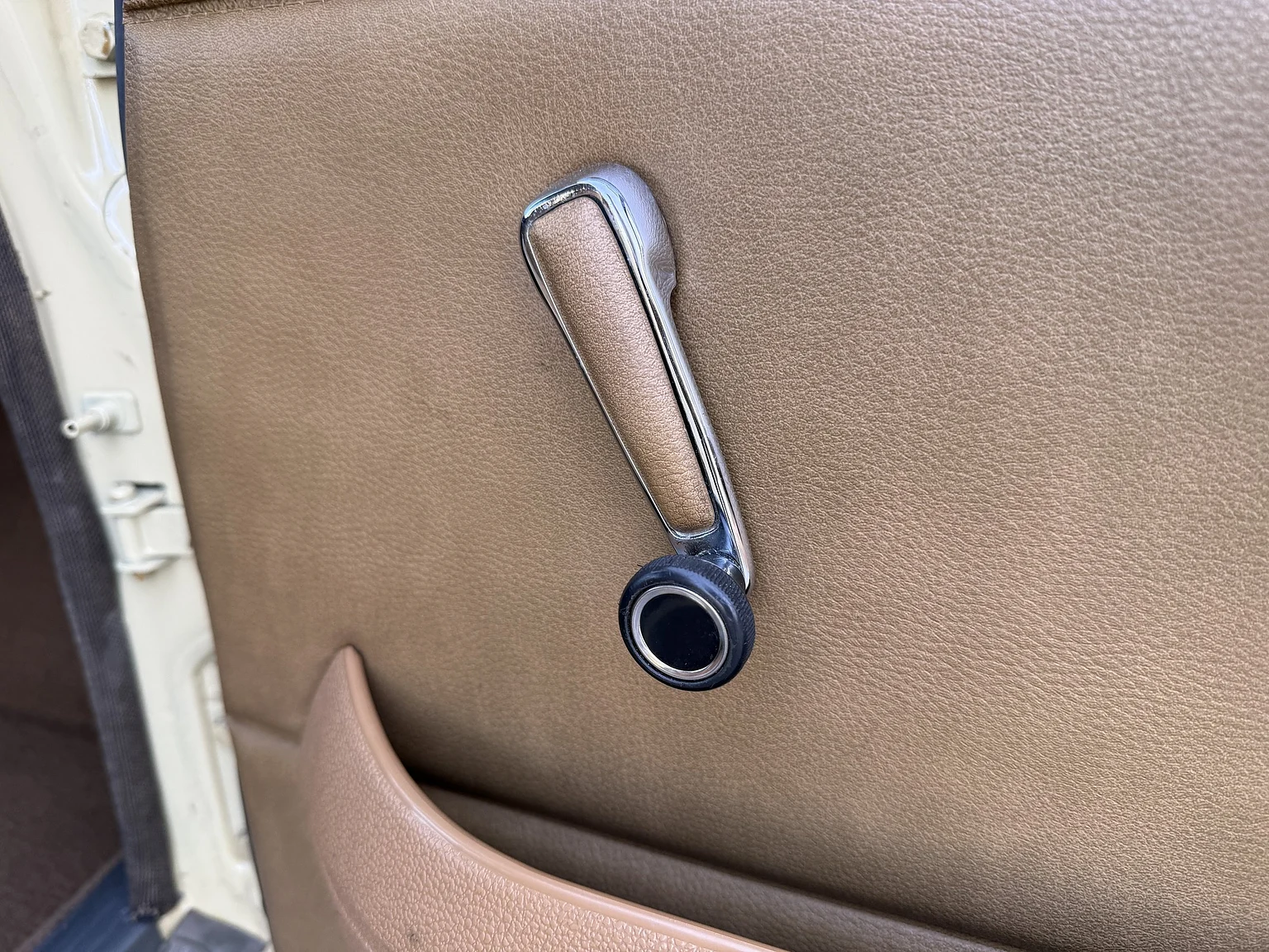 Innenraumfoto von 1974 Mercedes-Benz 230 Automatic (84)