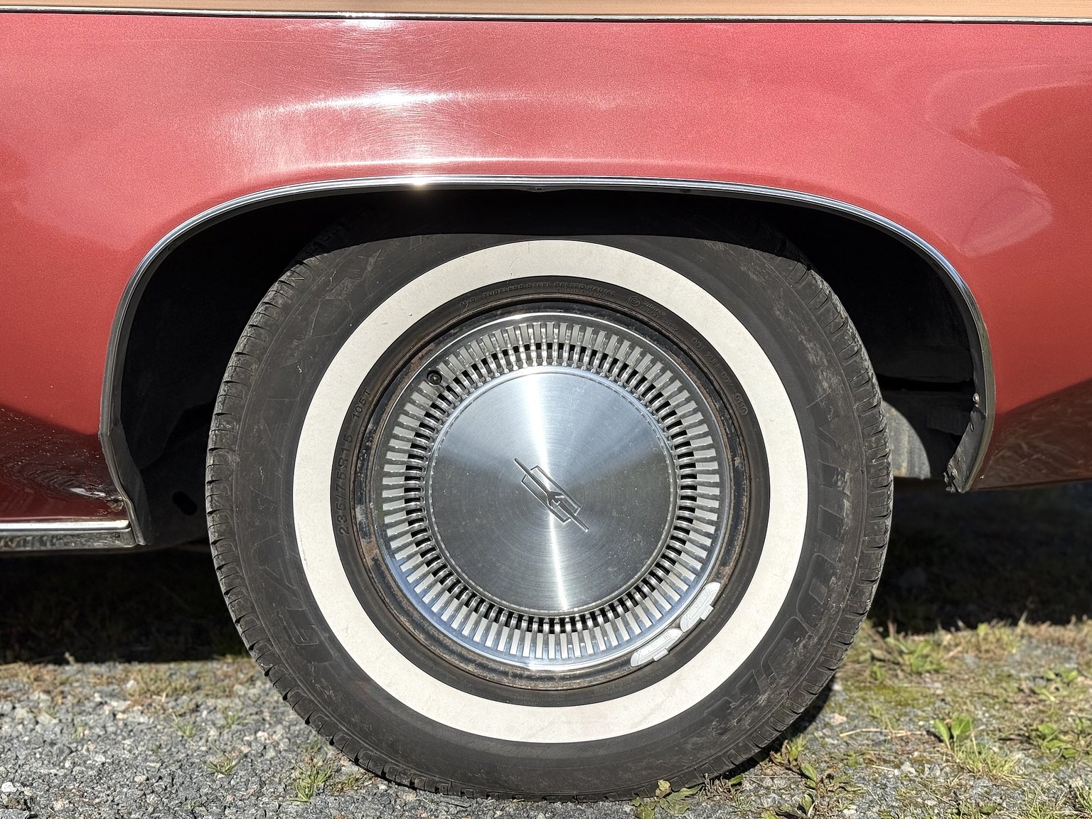 Exteriörbild på 1975 Oldsmobile Delta 88