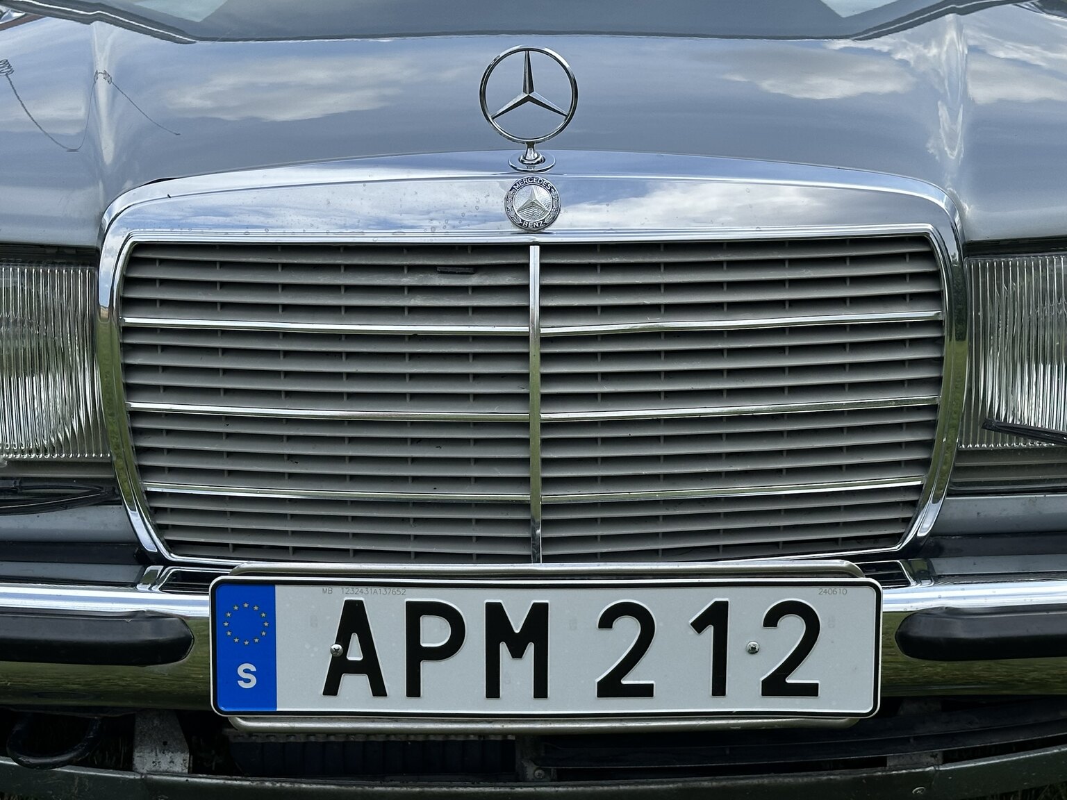 Exteriörbild på 1984 Mercedes-Benz 230 CE