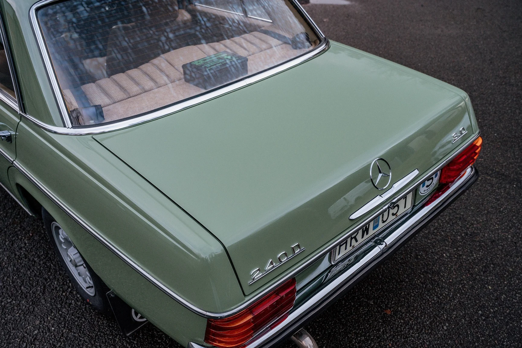 Exterior image of 1975 Mercedes-Benz 240 D 3.0 (10)