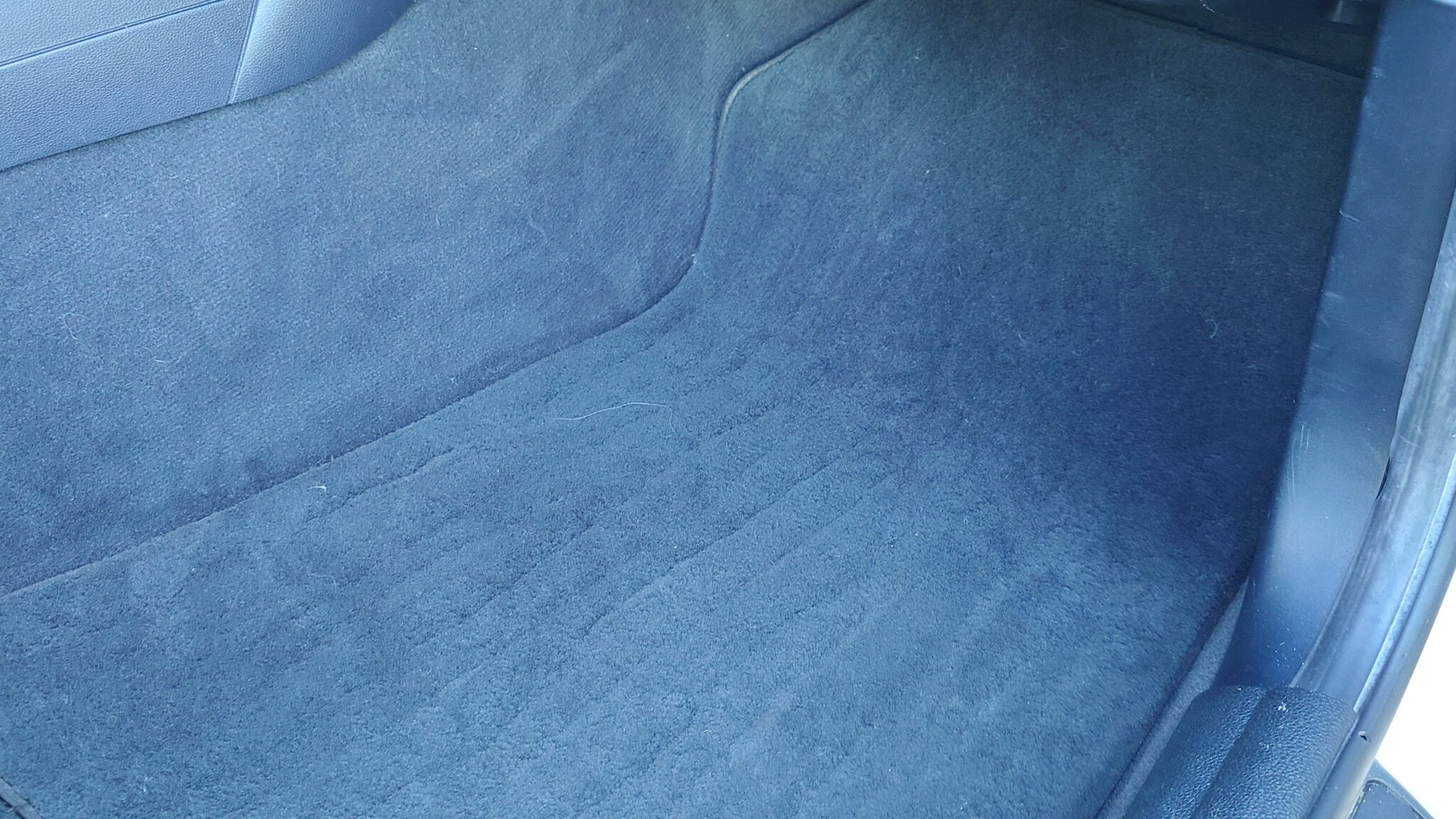 Innenraumfoto von 2011 BMW 135i Coupé 