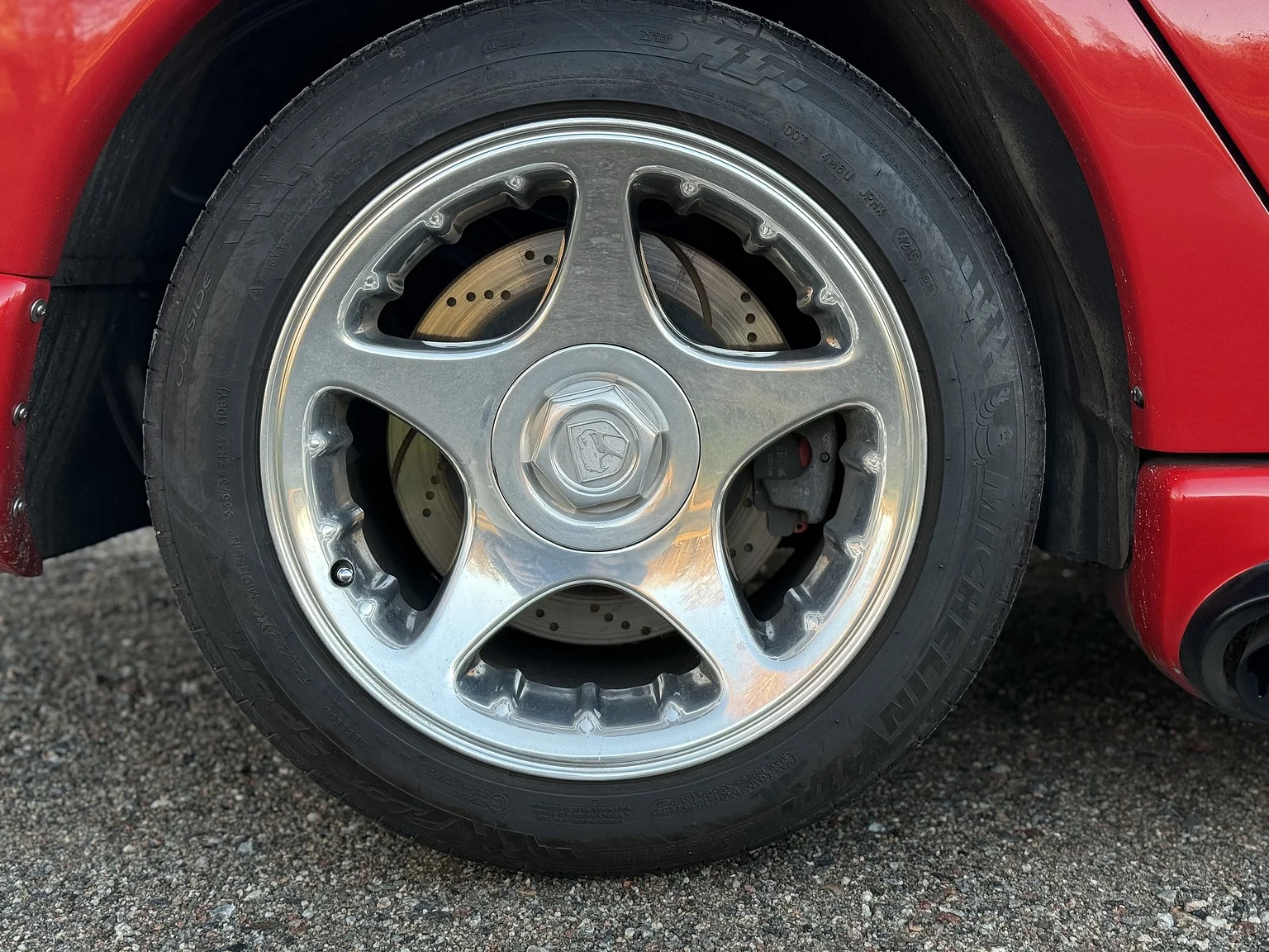 Exteriörbild på 1994 Chrysler Viper (23)