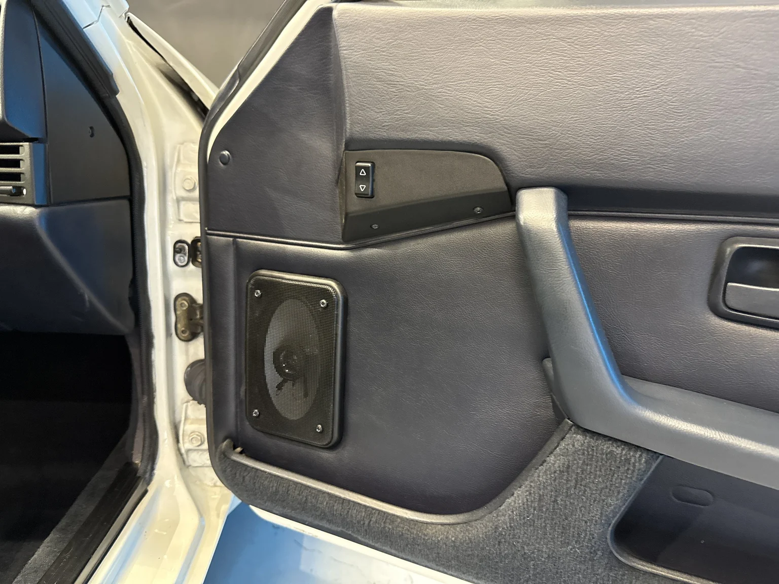 Interior image of 1989 Porsche 944 2.7 (43)