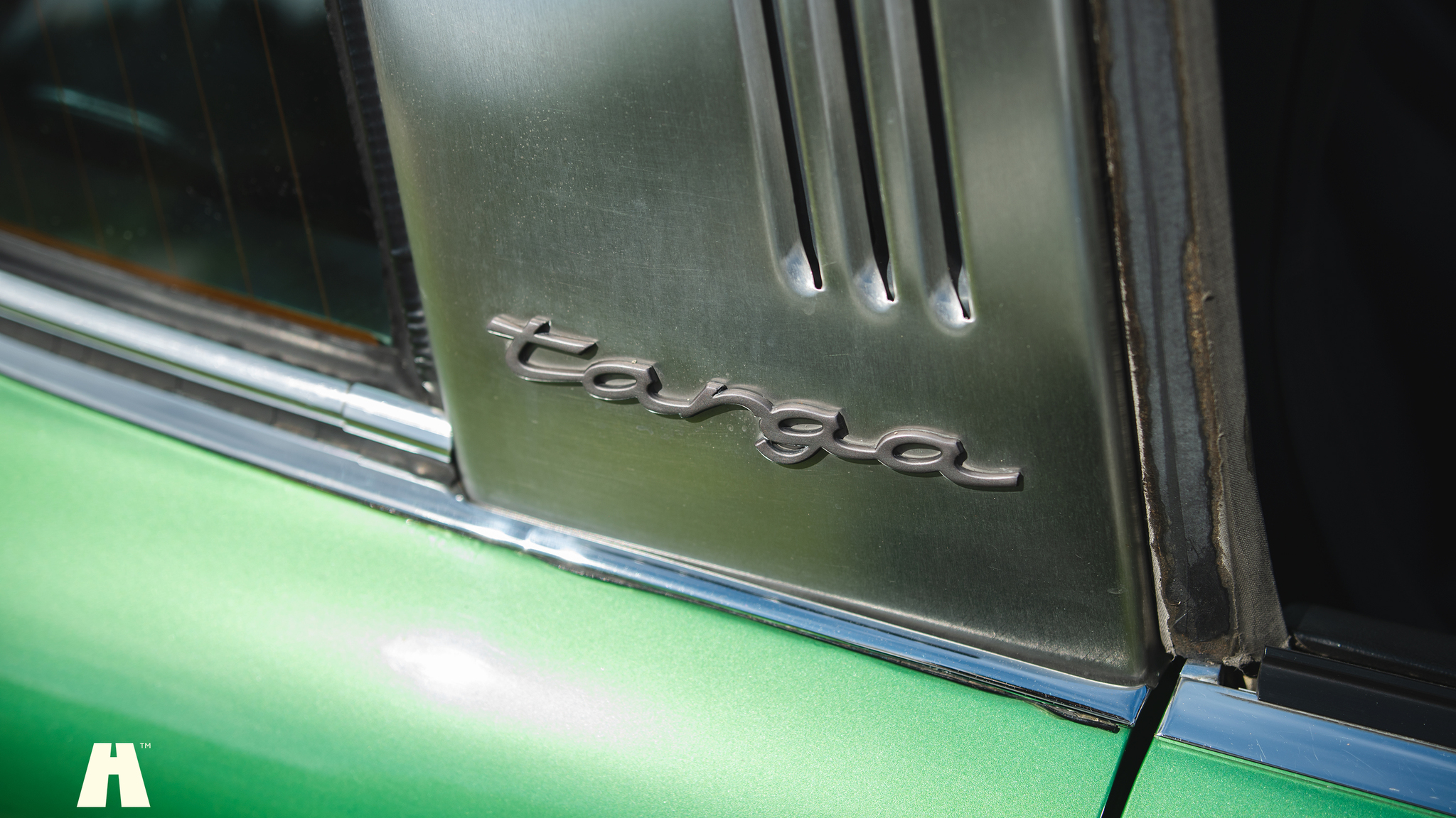 Exterior image of 1976 Porsche 911 Targa