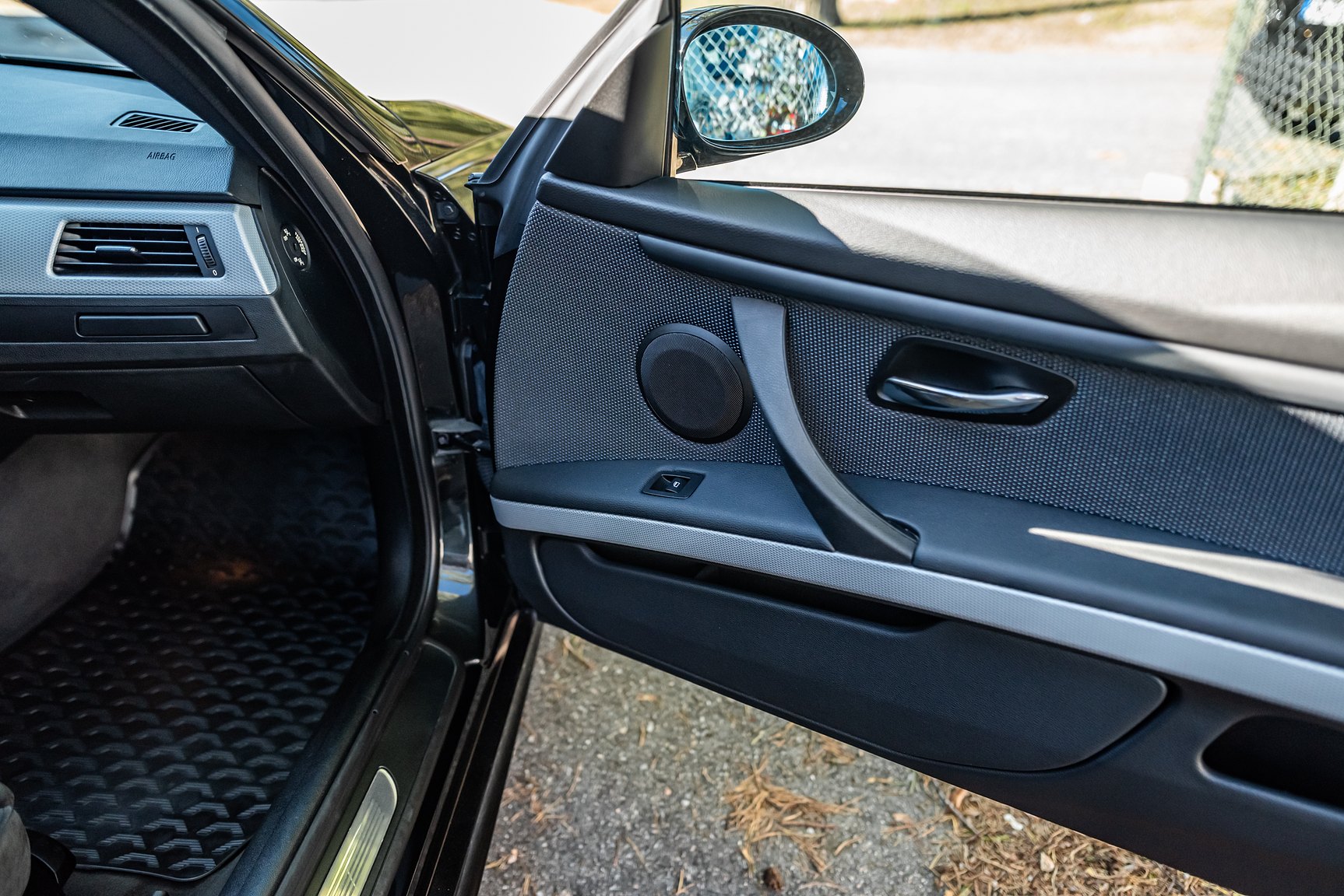 Interior image of 2009 BMW 325Xi