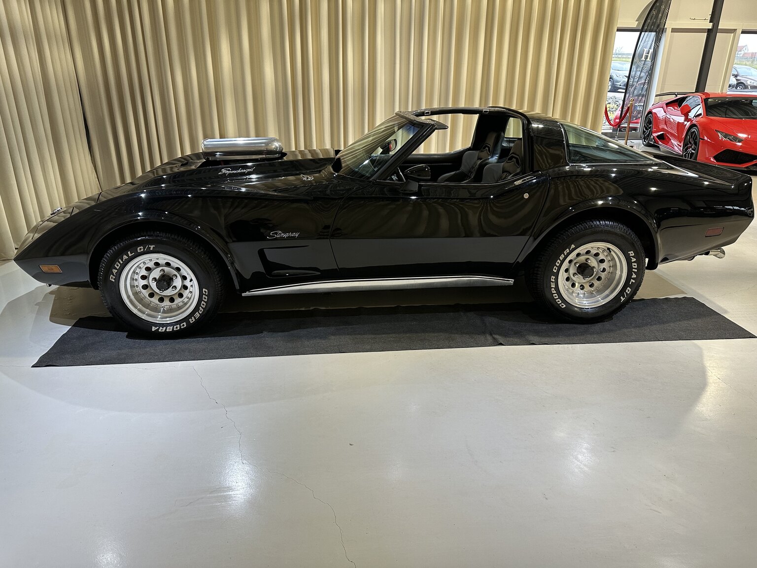Exterior image of 1975 Chevrolet Corvette Stingray 