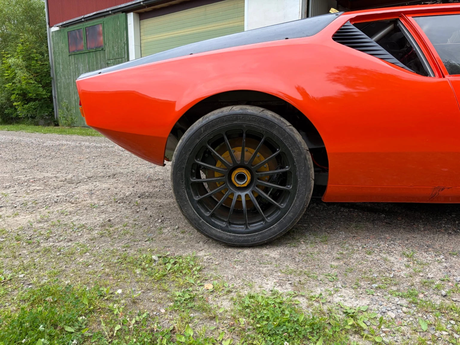 Exterior image of 1972 De Tomaso Pantera LS Restomod (38)