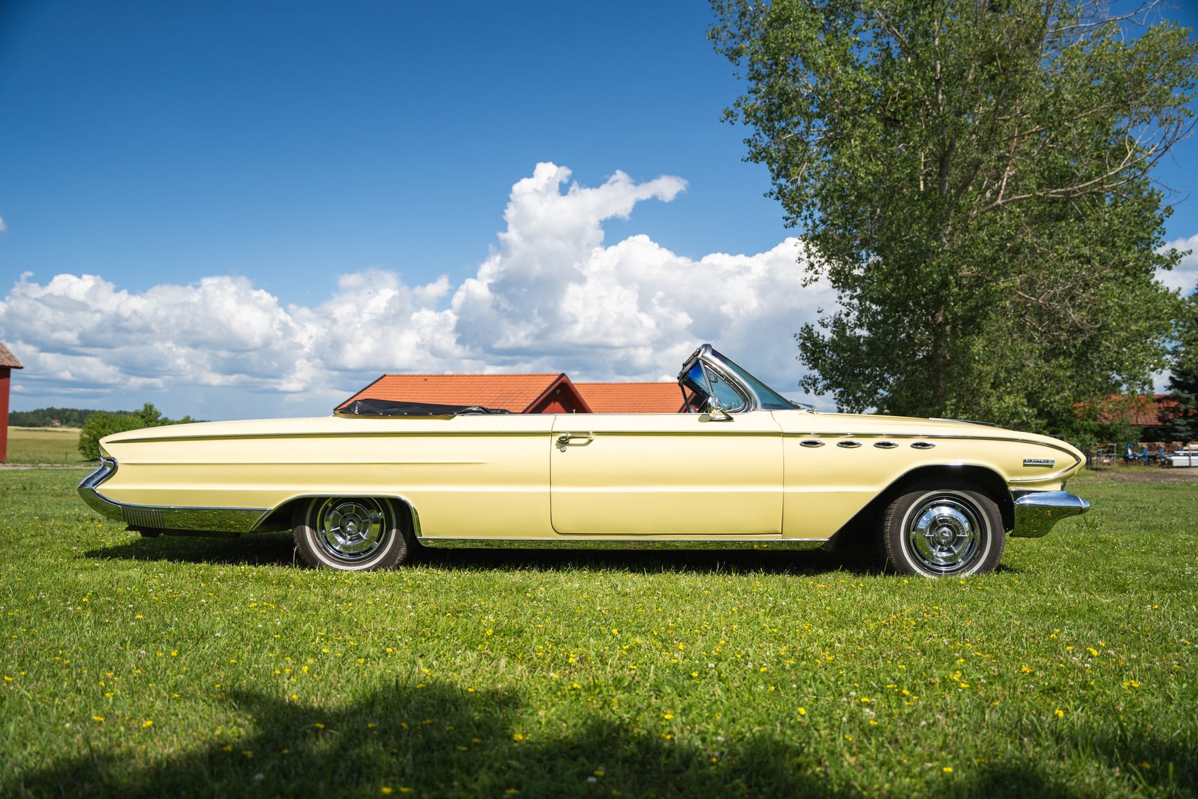 Exterior image of 1961 Buick Electra 225 cab (3)