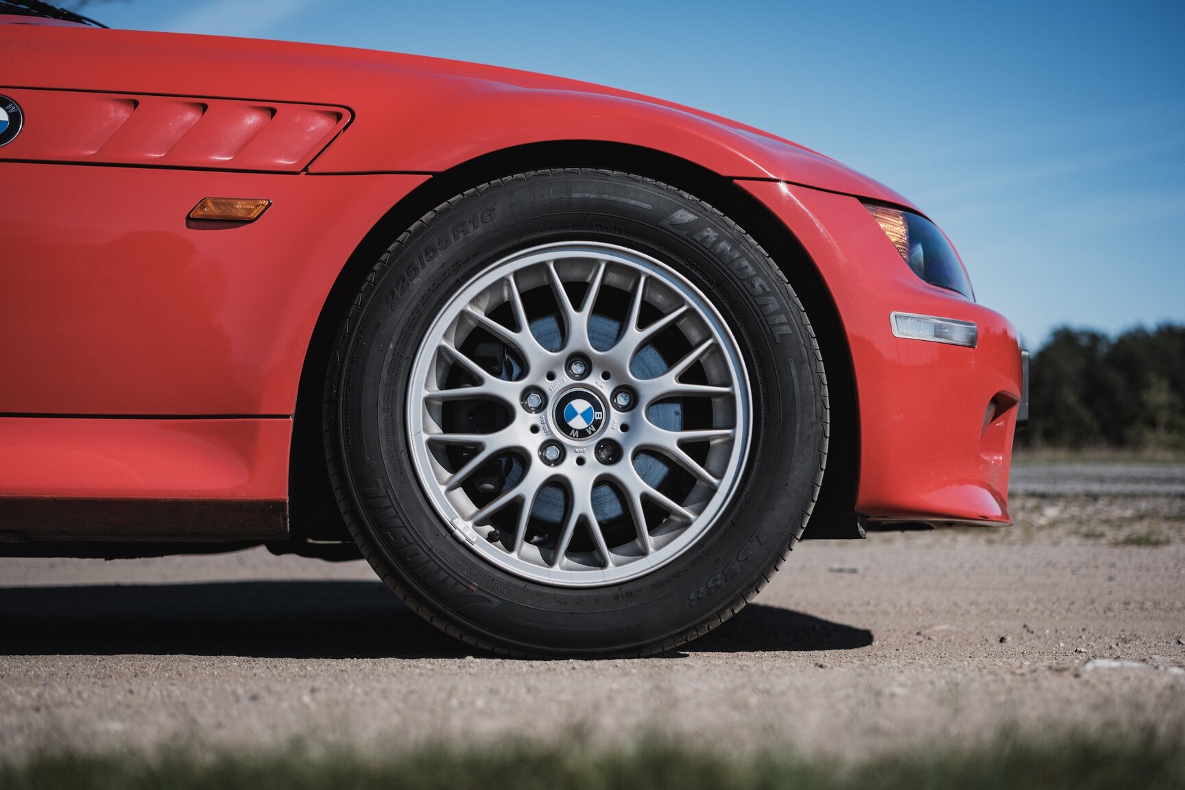 Exterior image of 1999 BMW Z3 2.8i Roadster