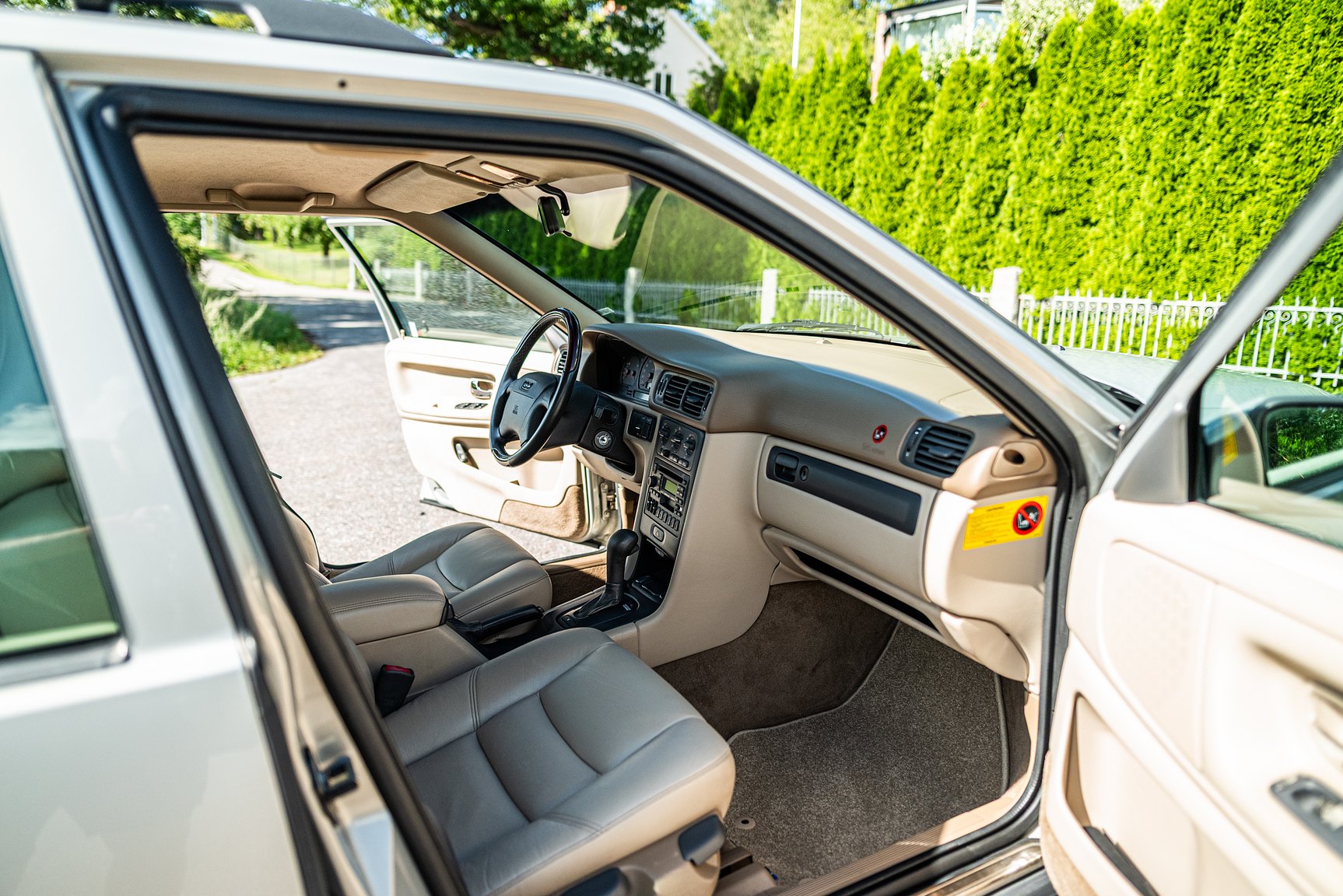 Interior image of 2000 Volvo V70 XC 2.4 T AWD 