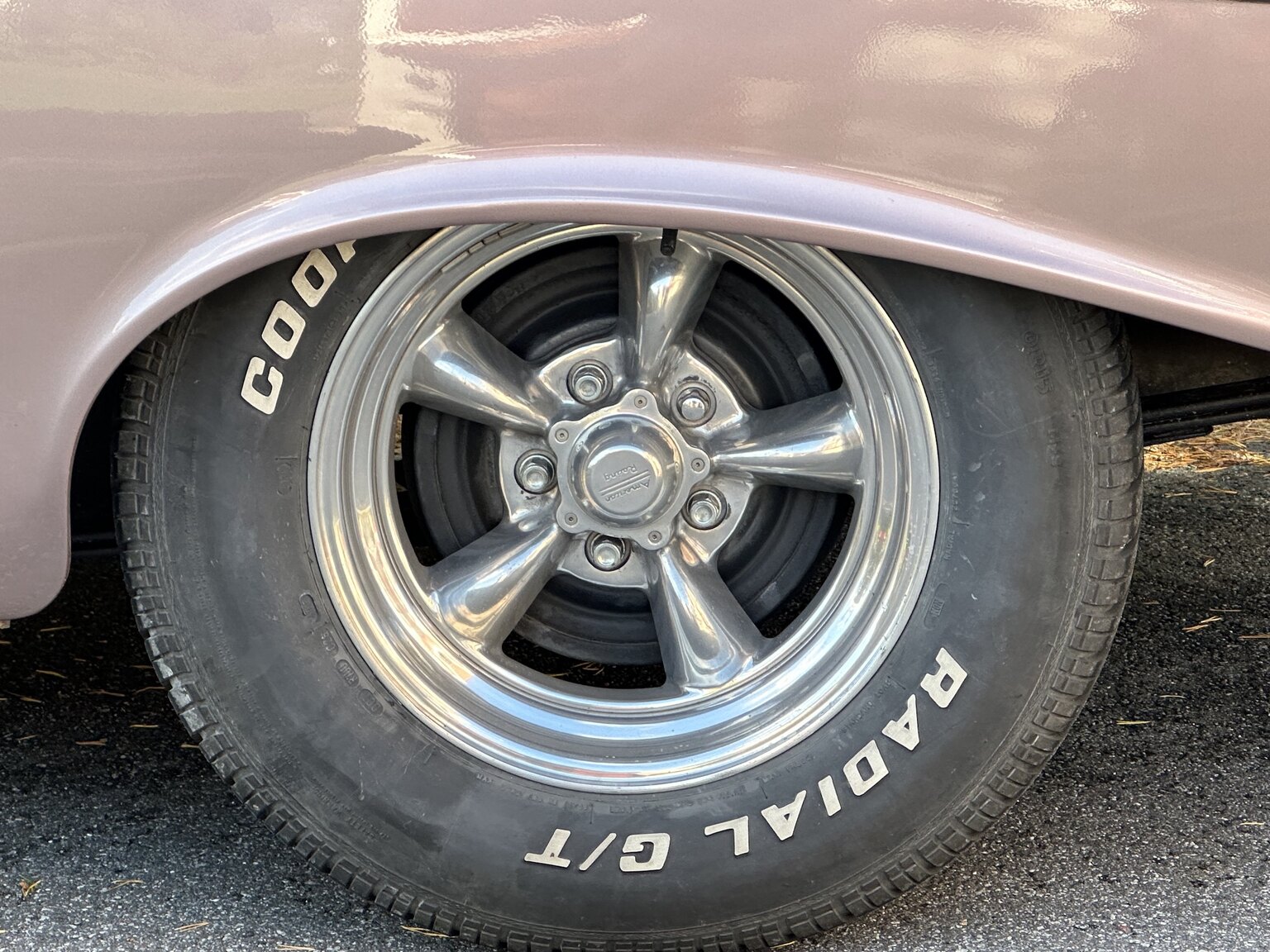 Exteriörbild på 1957 Chevrolet Two-Ten Restomod (25)