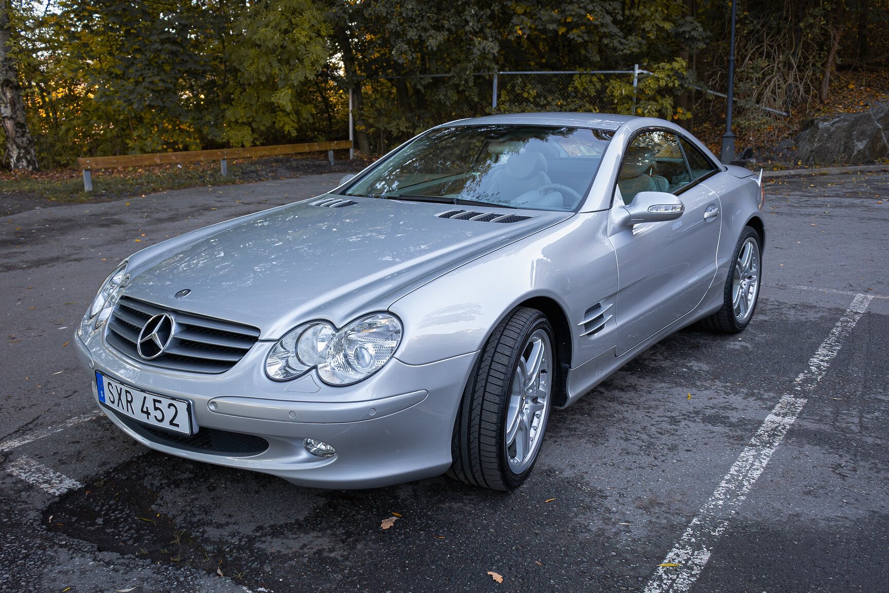 Exterior image of 2002 Mercedes-Benz SL 500