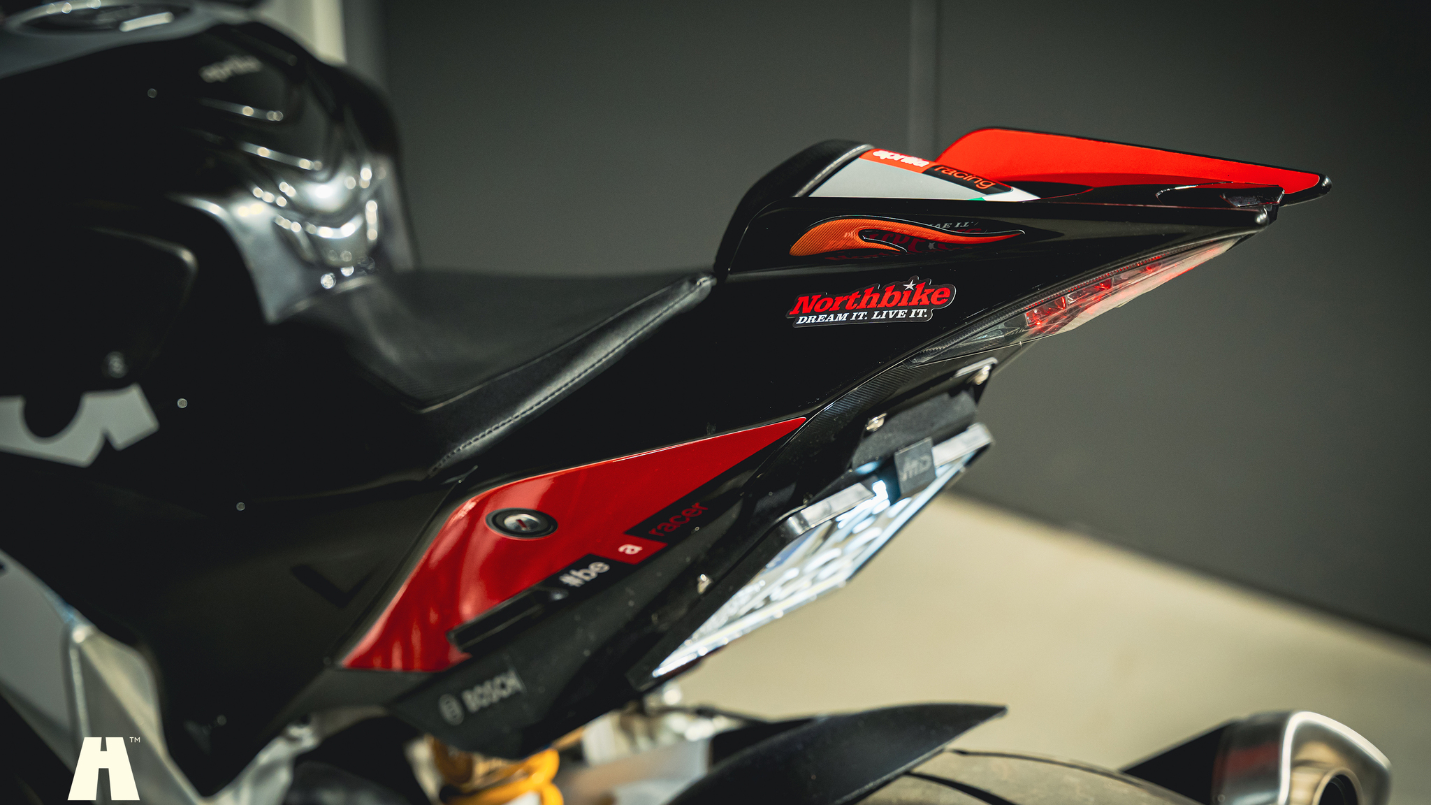 Exterior image of 2016 Aprilia Tuono V4 Factory