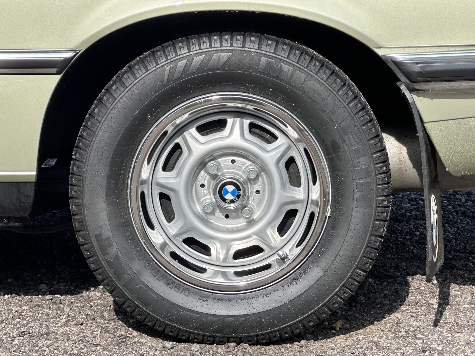 Exteriörbild på 1980 BMW 320i E21