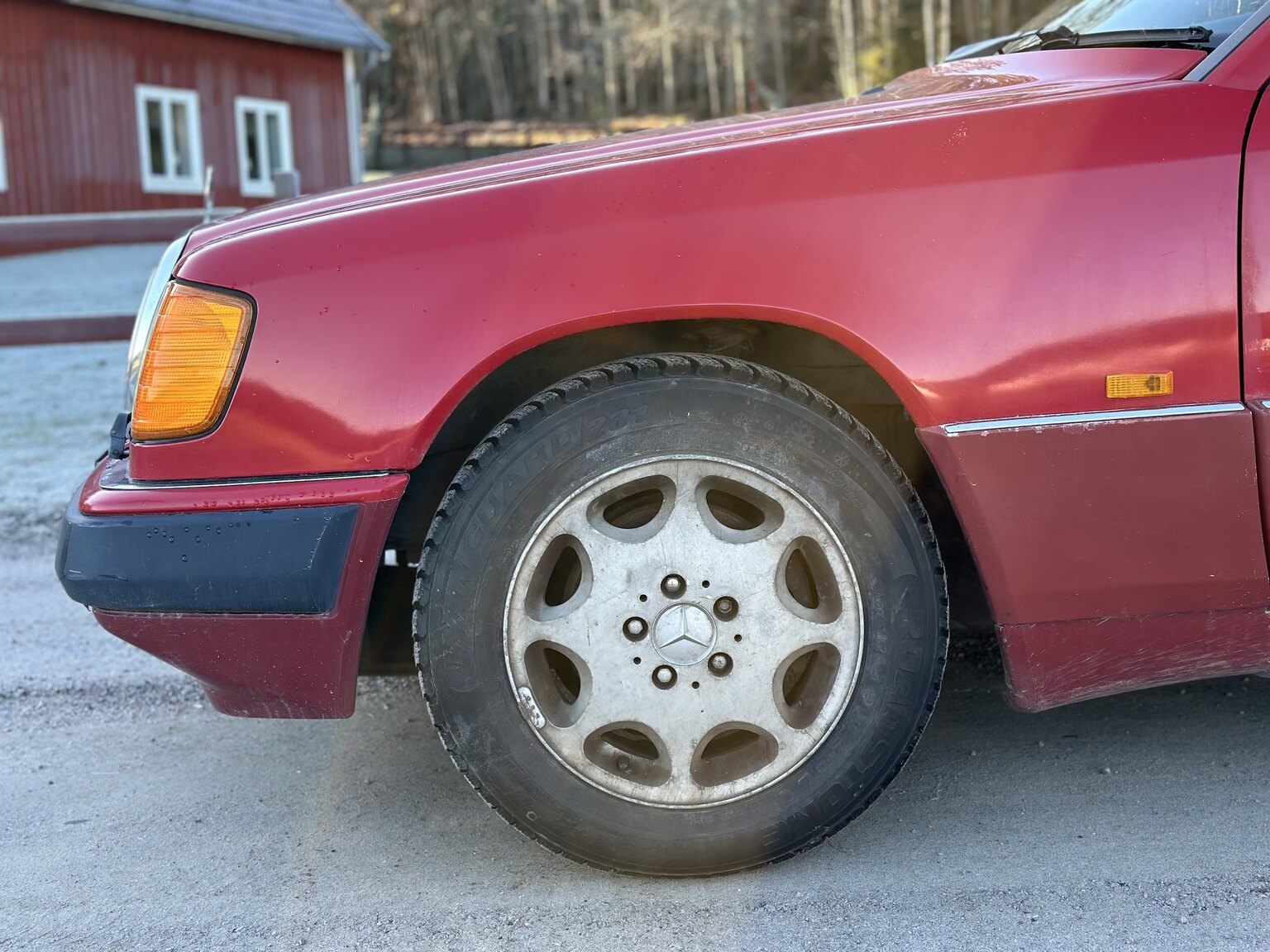 Exterior image of 1990 Mercedes-Benz 200 E