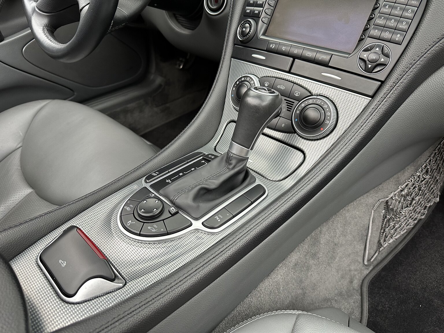 Interior image of 2005 Mercedes-Benz SL 350