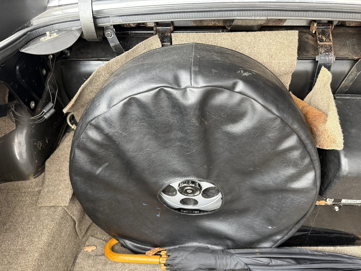 Interior image of 1985 Jaguar XJS HE (37)