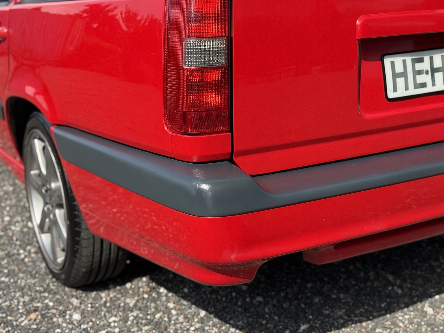 Exterior image of 1996 Volvo 850 R "T-Röd"