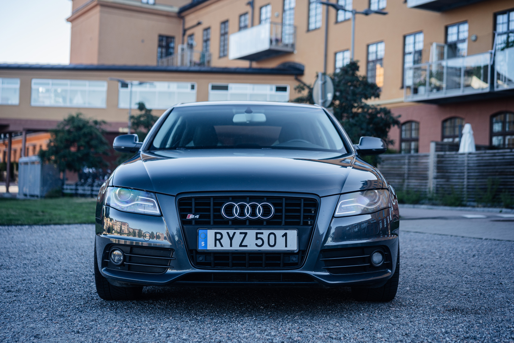 Exterior image of 2011 Audi S4 (3)