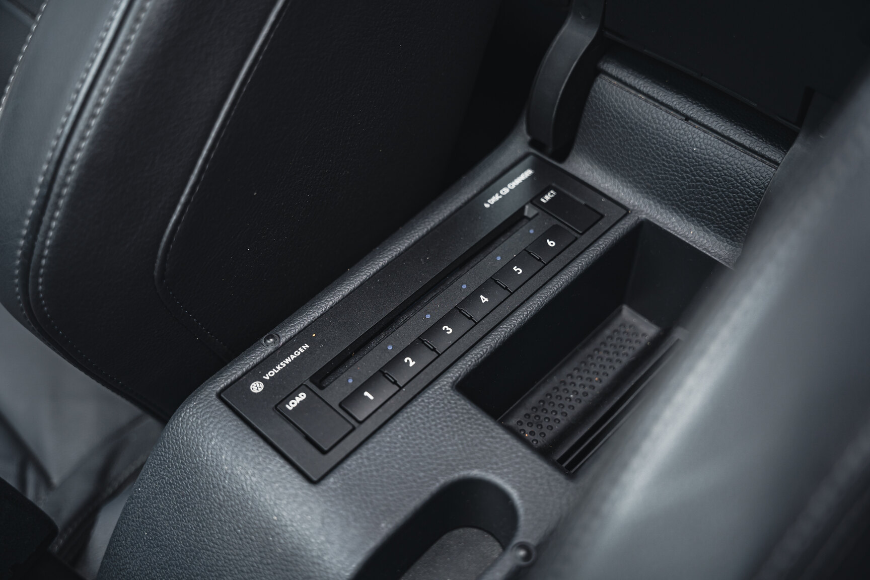 Innenraumfoto von 2007 Volkswagen Golf R32 (58)