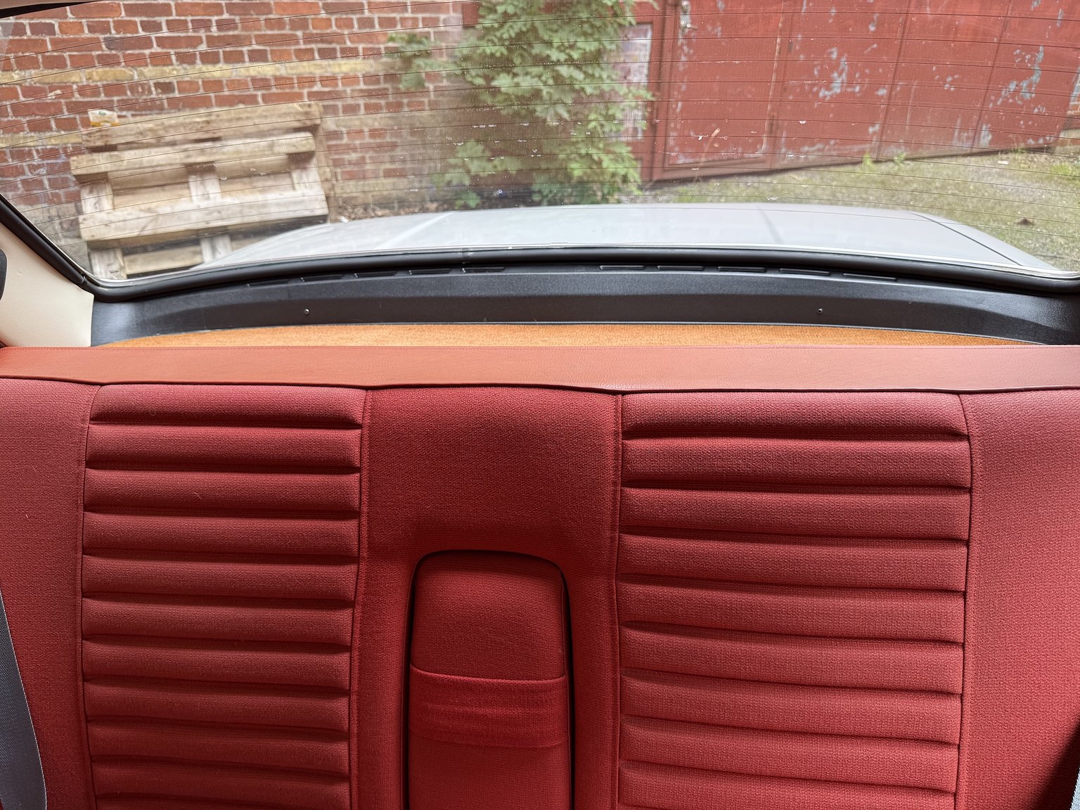 Interior image of 1970 Volvo 142 Automatic