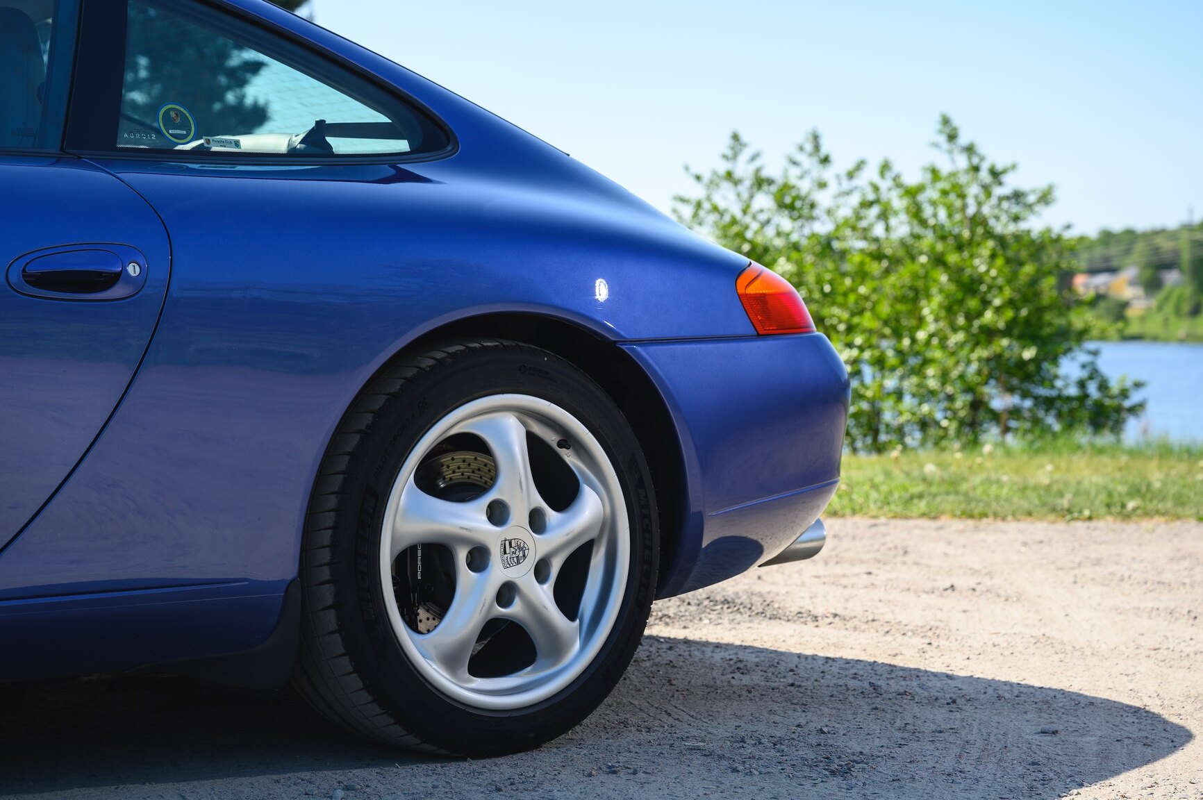 Exterior image of 1998 Porsche 911 Carrera Tiptronic (24)