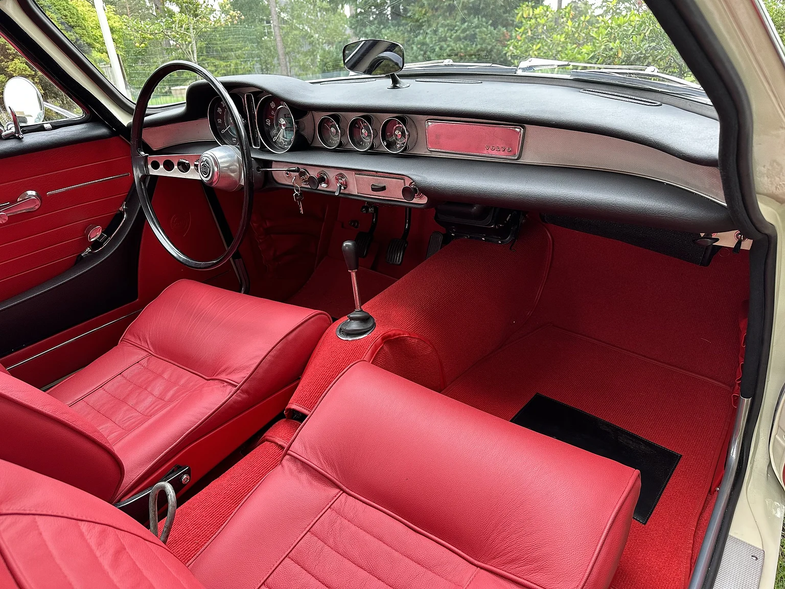 Interior image of 1964 Volvo P1800S (3)