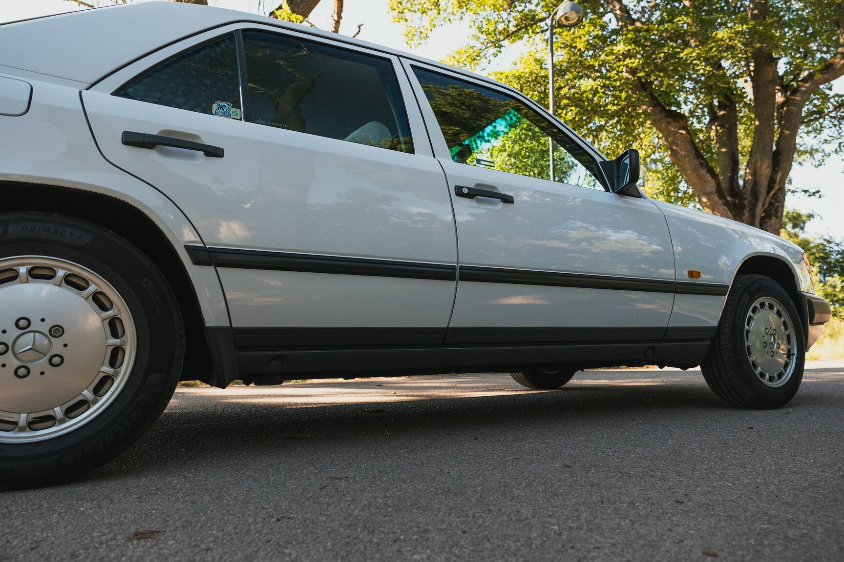 Exteriörbild på 1987 Mercedes-Benz 230E
